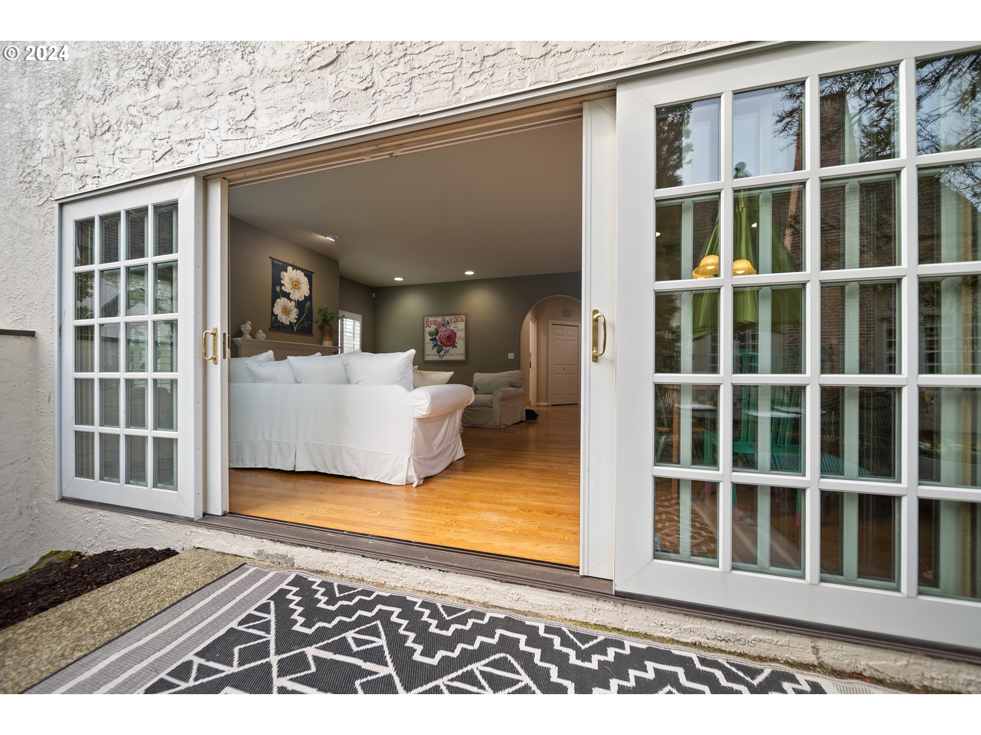 1906 NW YORKSHIRE LN