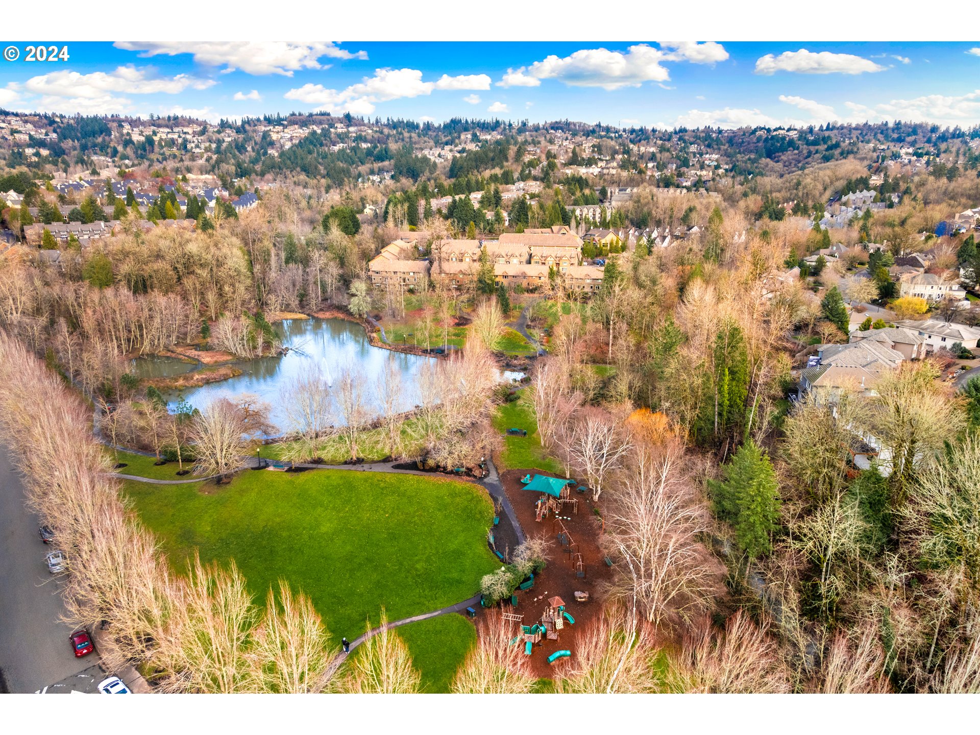 1906 NW YORKSHIRE LN