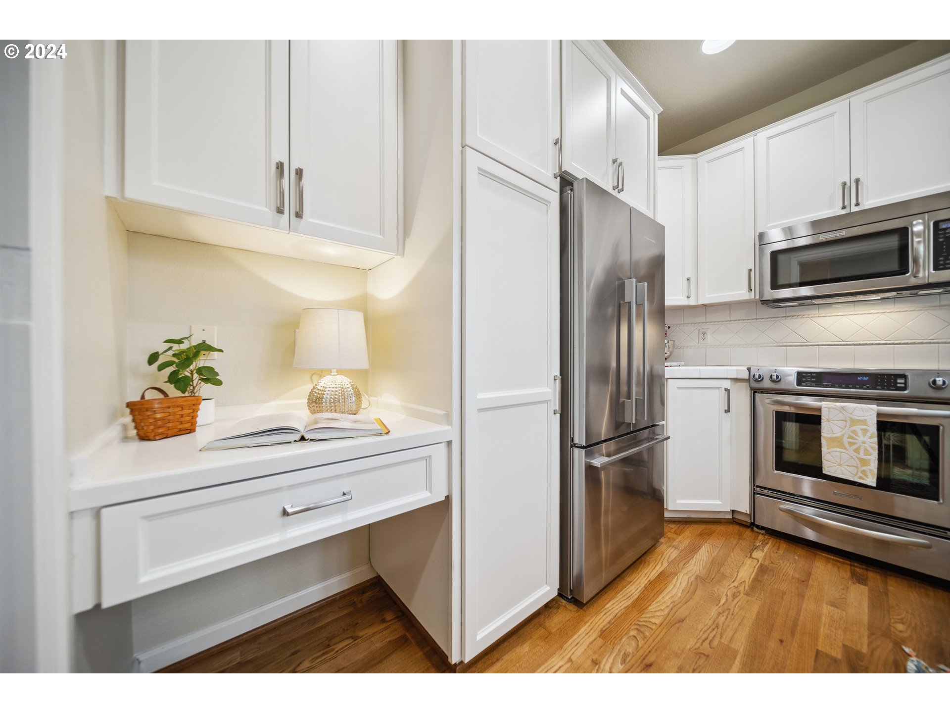 1906 NW YORKSHIRE LN