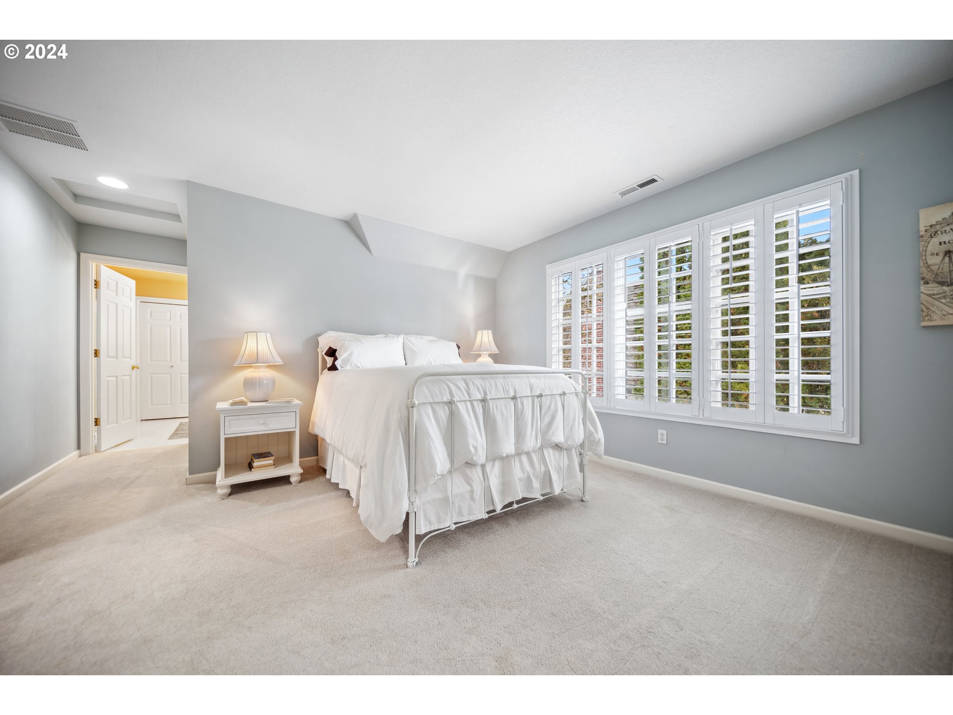 1906 NW YORKSHIRE LN