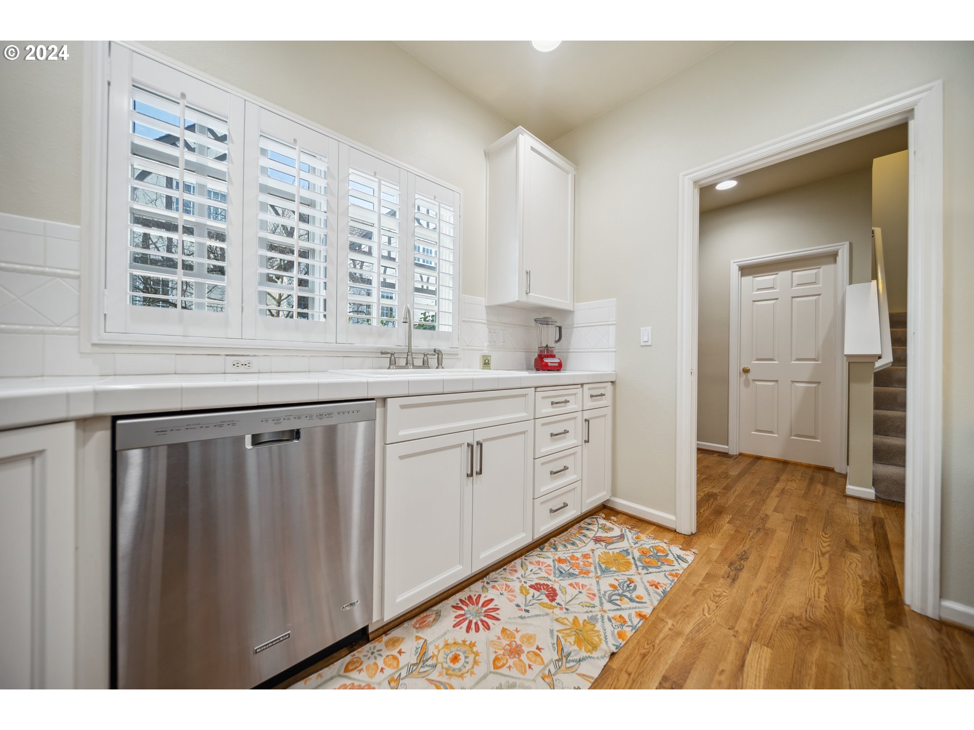 1906 NW YORKSHIRE LN