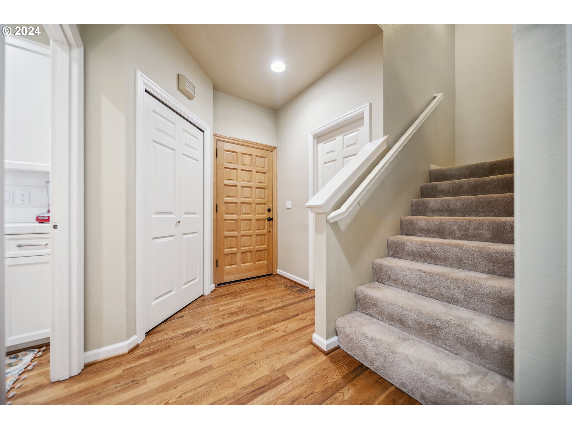 1906 NW YORKSHIRE LN