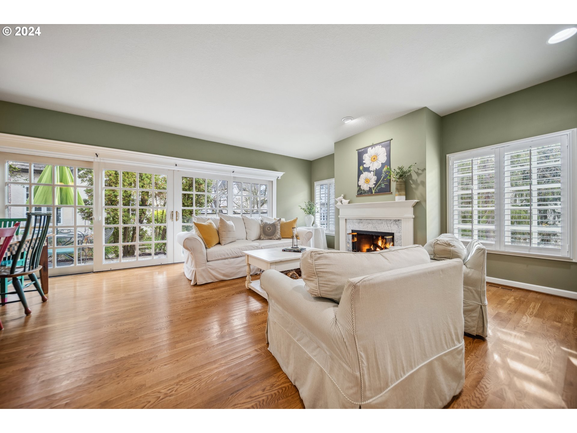 1906 NW YORKSHIRE LN