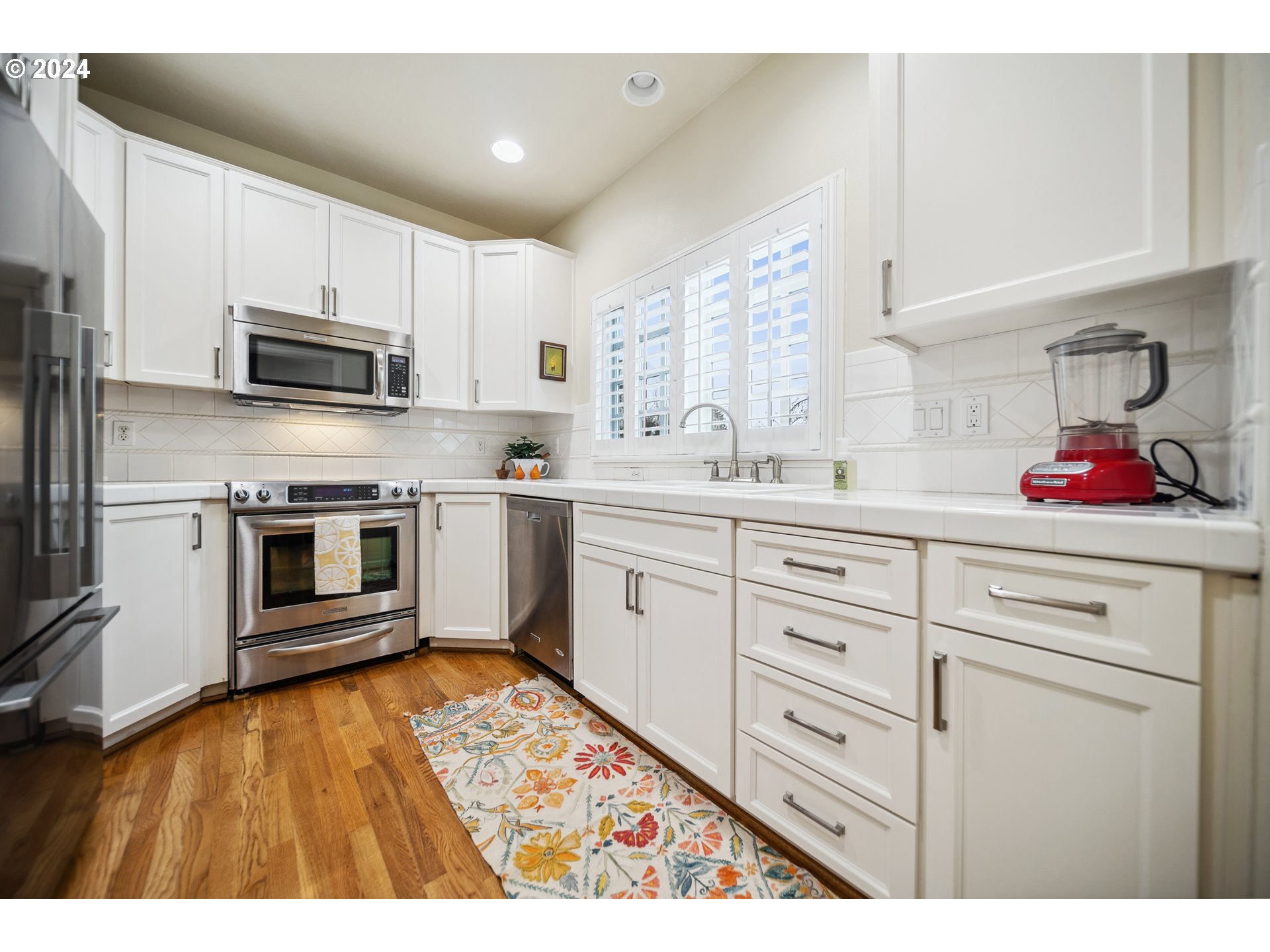 1906 NW YORKSHIRE LN