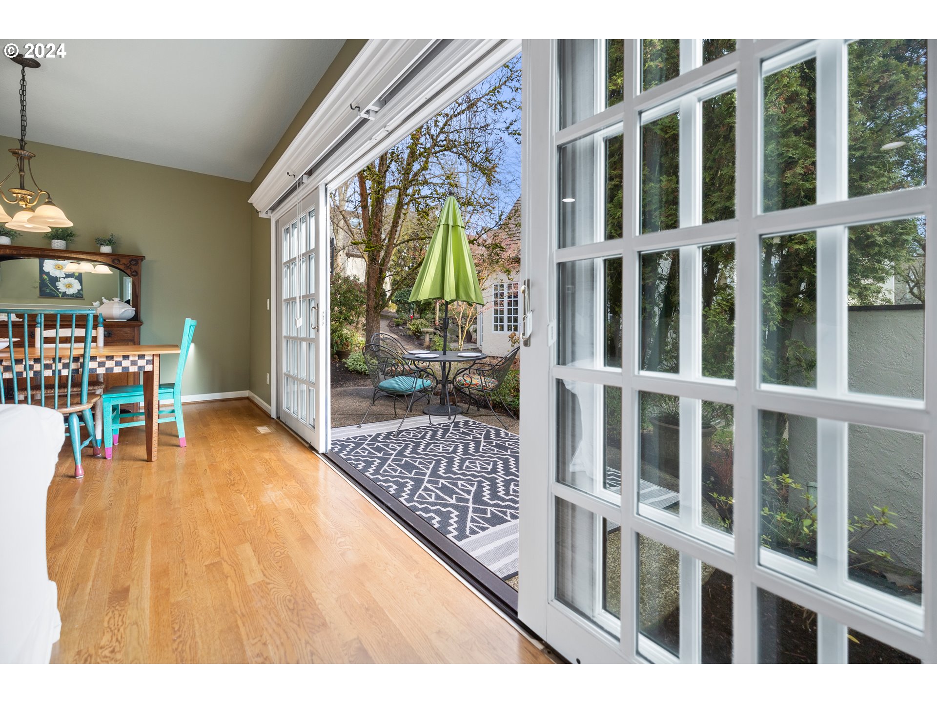 1906 NW YORKSHIRE LN