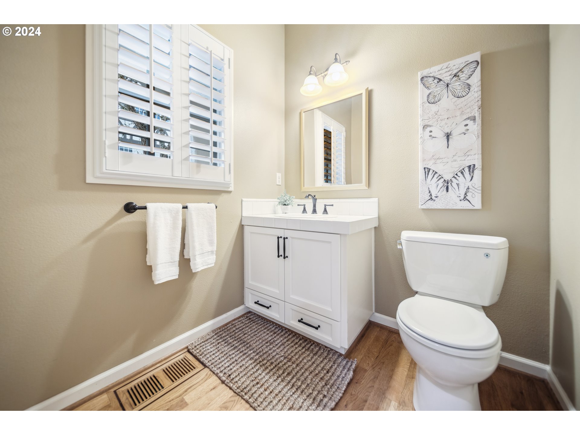 1906 NW YORKSHIRE LN