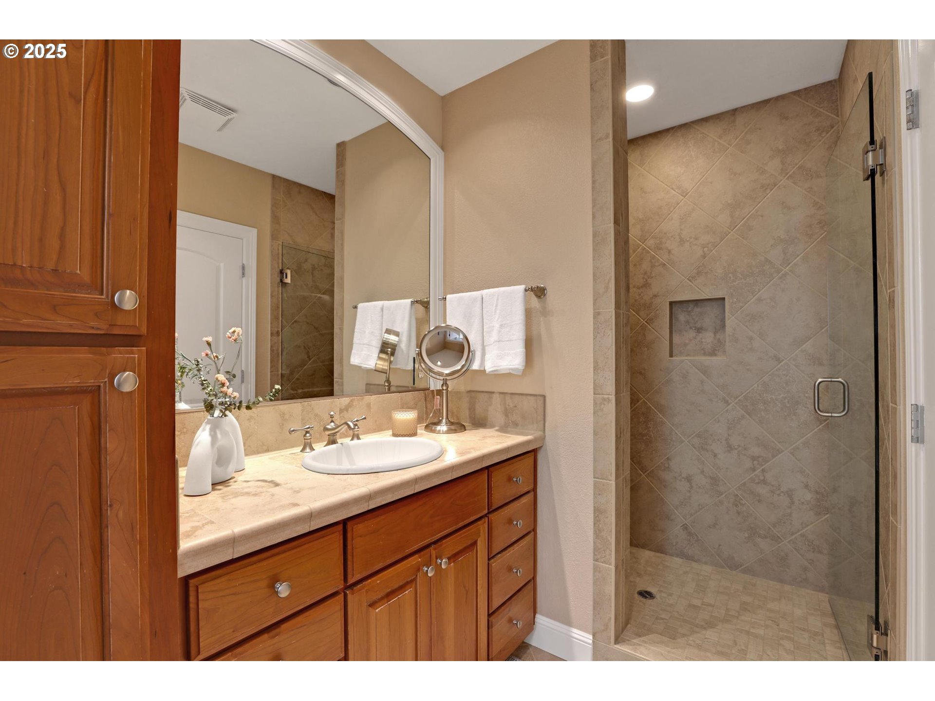 8333 NW HAZELTINE ST