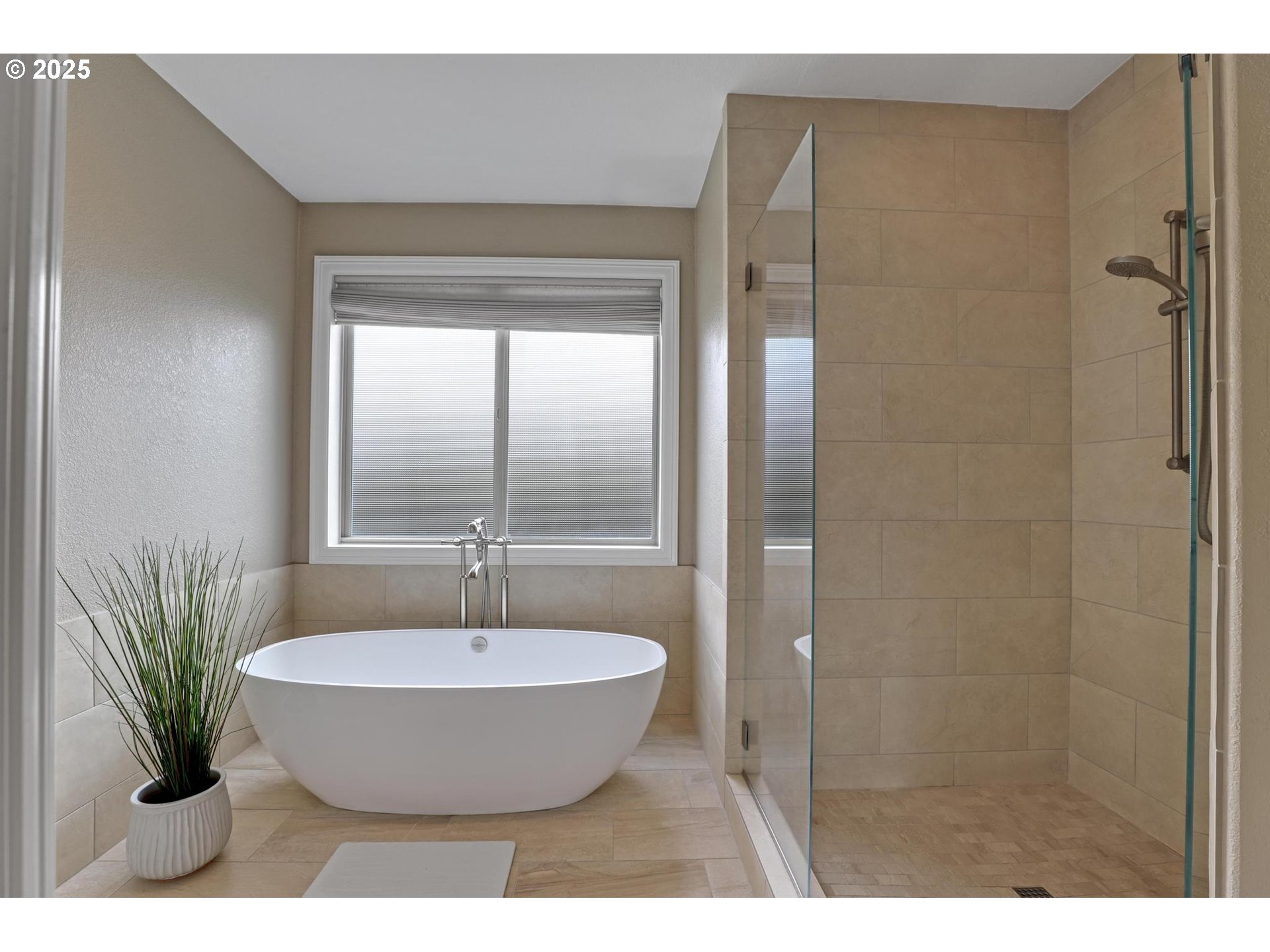 8333 NW HAZELTINE ST