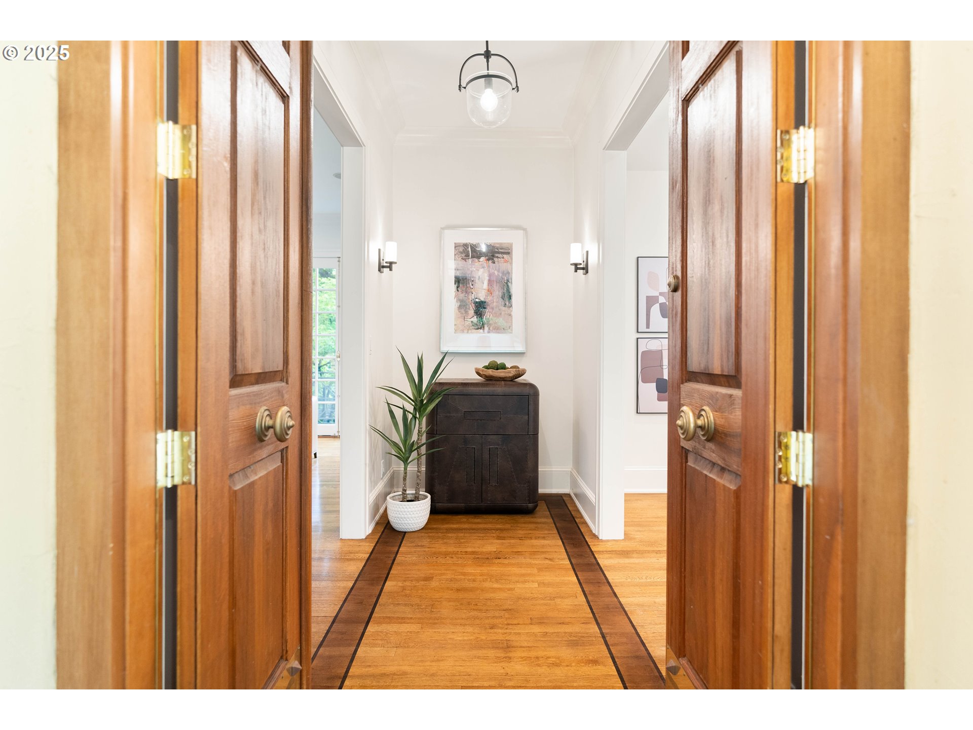 2525 SW HILLCREST DR