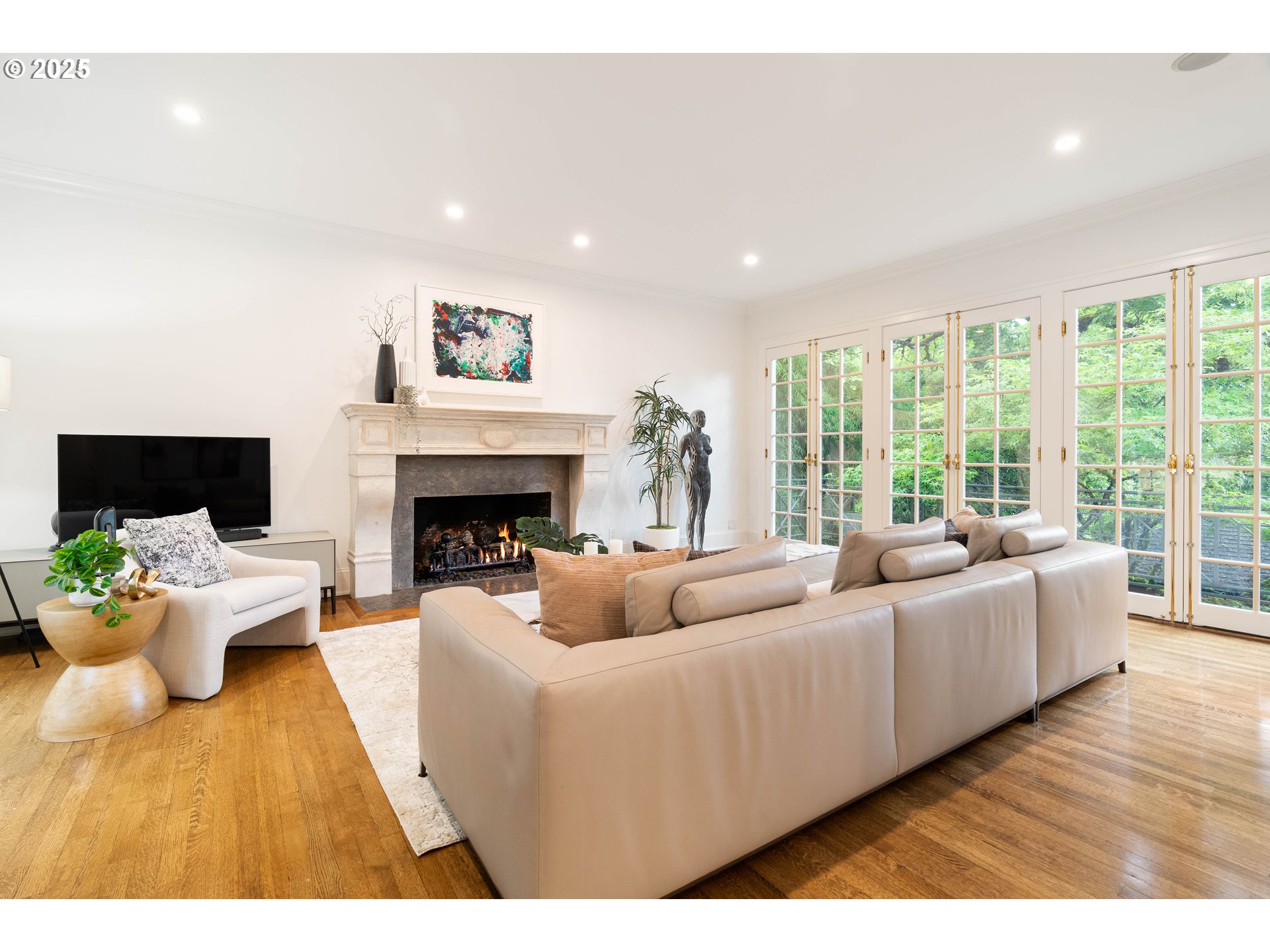 2525 SW HILLCREST DR