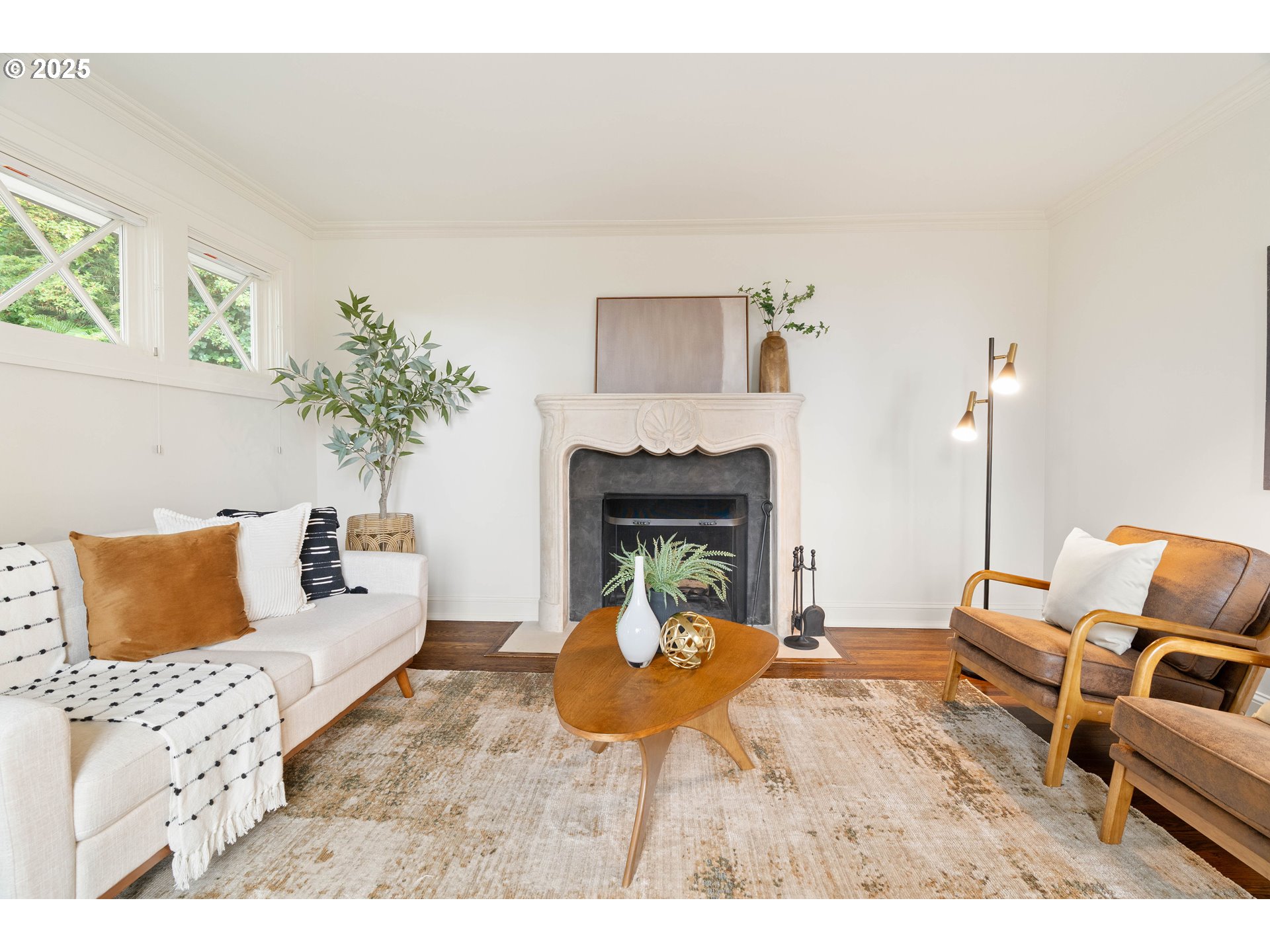 2525 SW HILLCREST DR