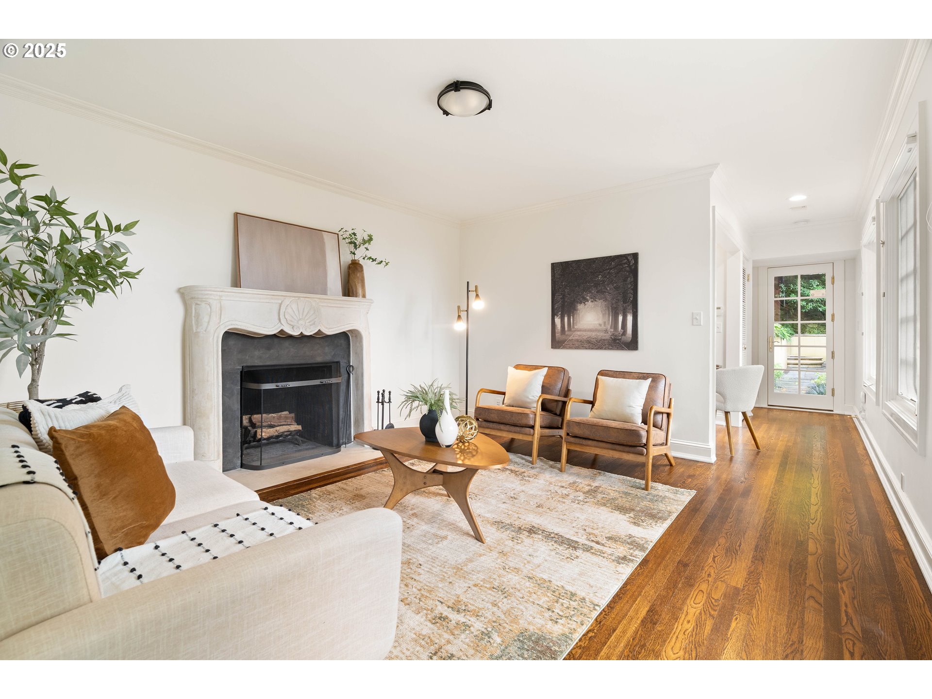 2525 SW HILLCREST DR