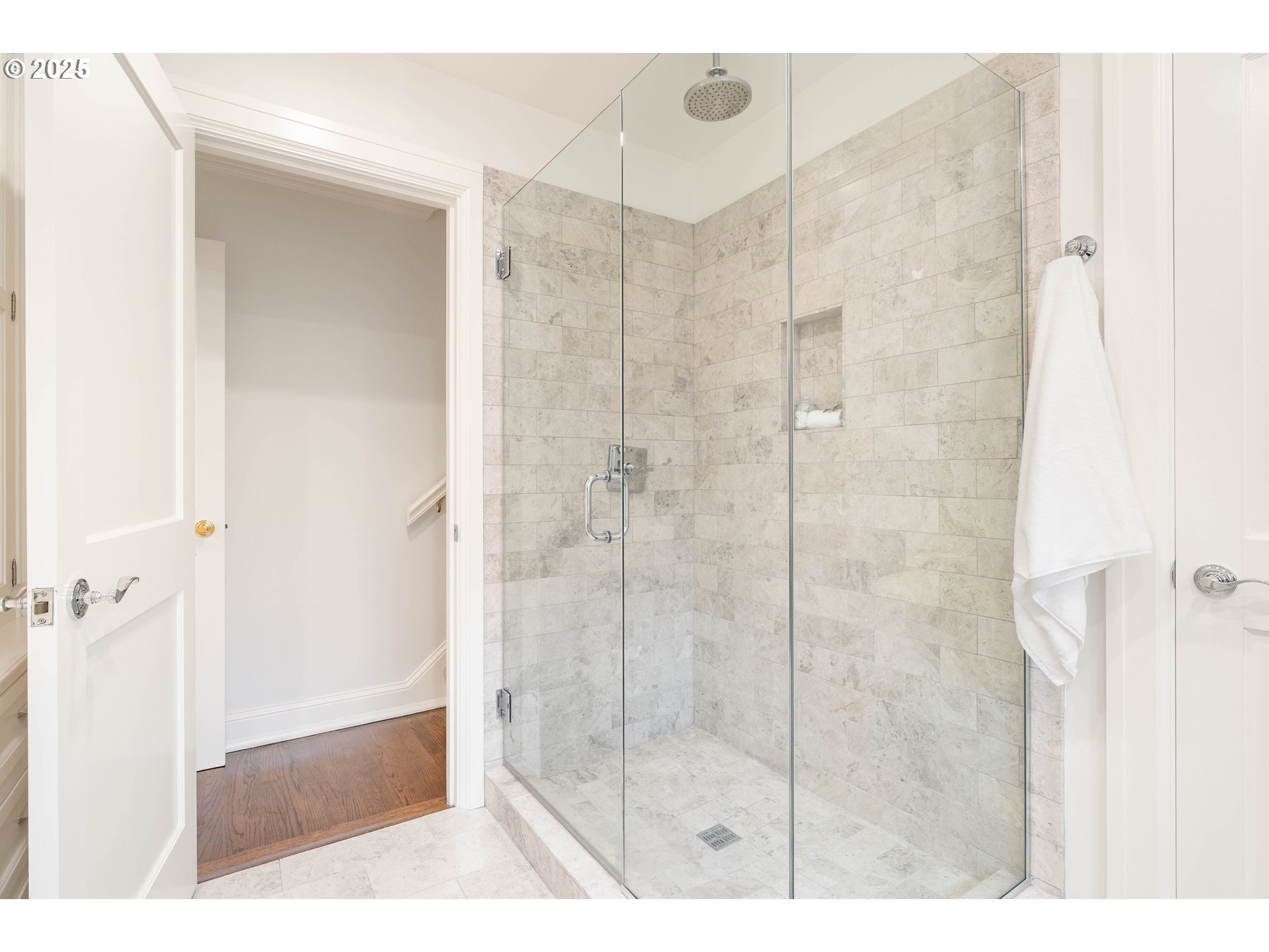 2525 SW HILLCREST DR