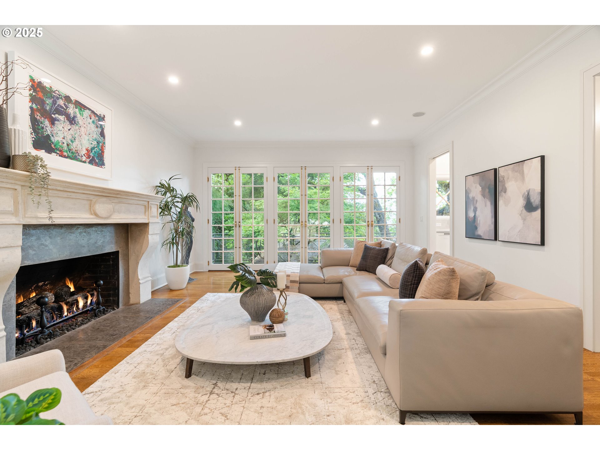 2525 SW HILLCREST DR