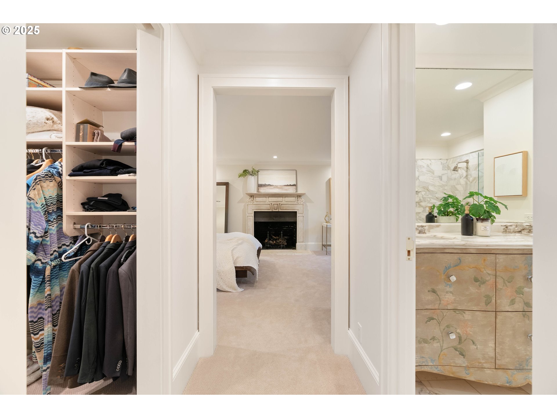 2525 SW HILLCREST DR