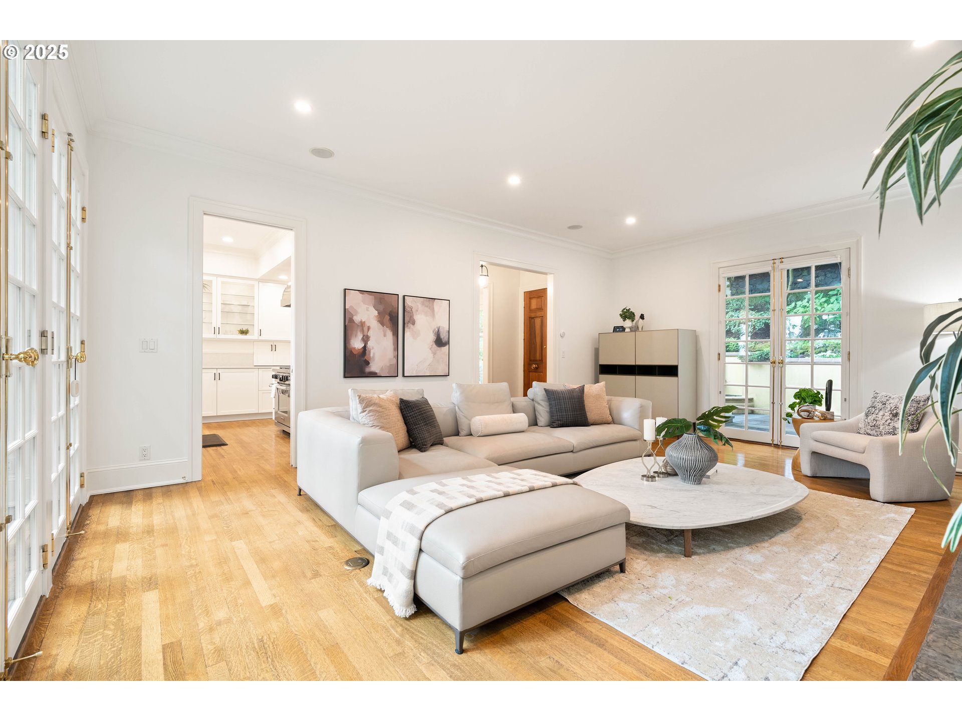 2525 SW HILLCREST DR