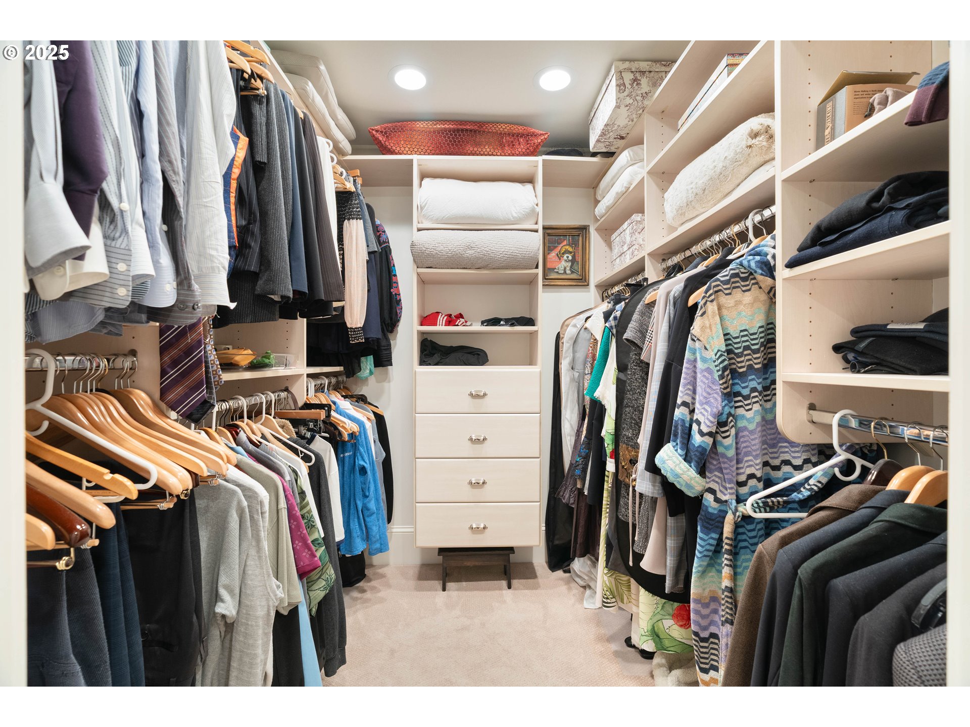 2525 SW HILLCREST DR