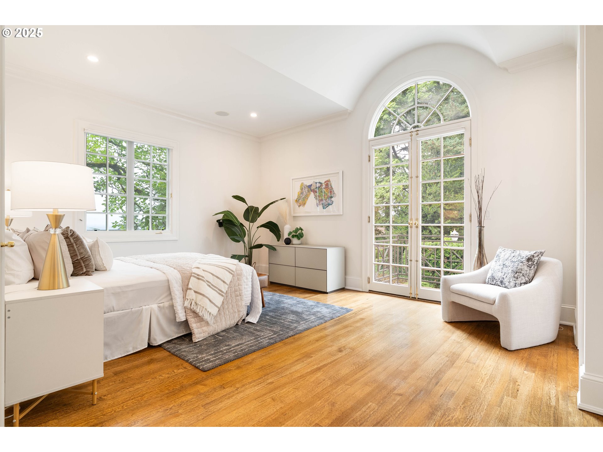 2525 SW HILLCREST DR