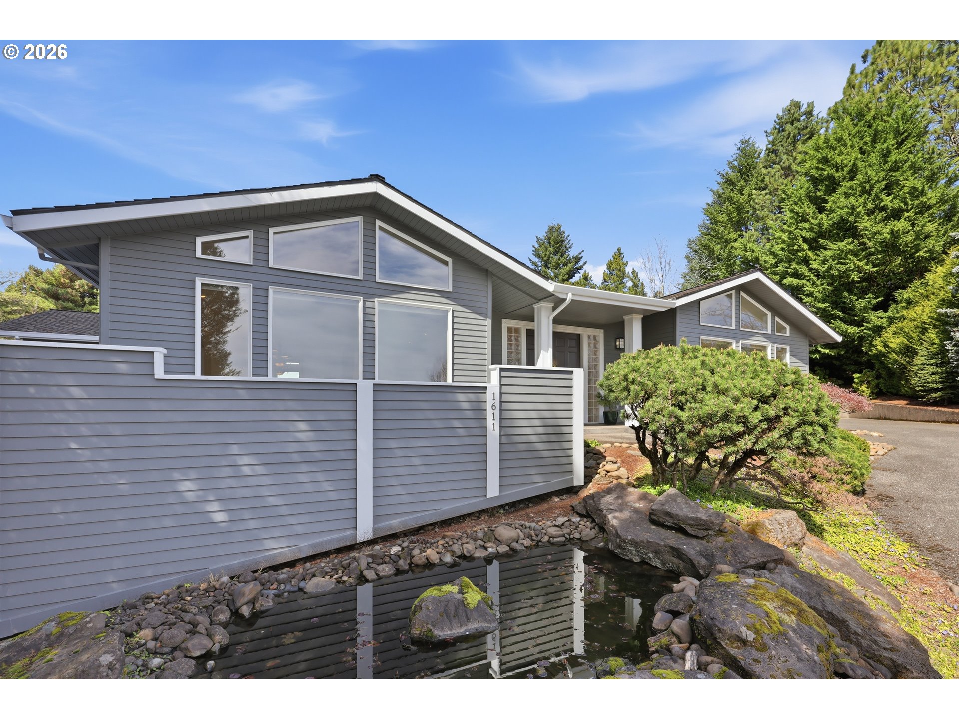 1611 SW DICKINSON LN