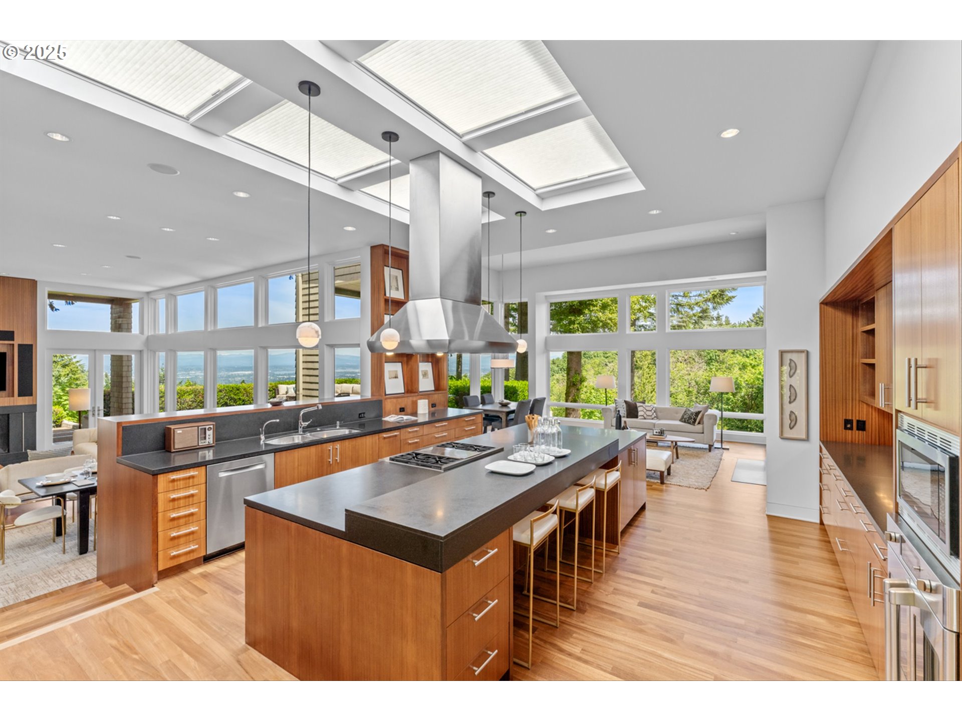 4140 NW THUNDER CREST RD