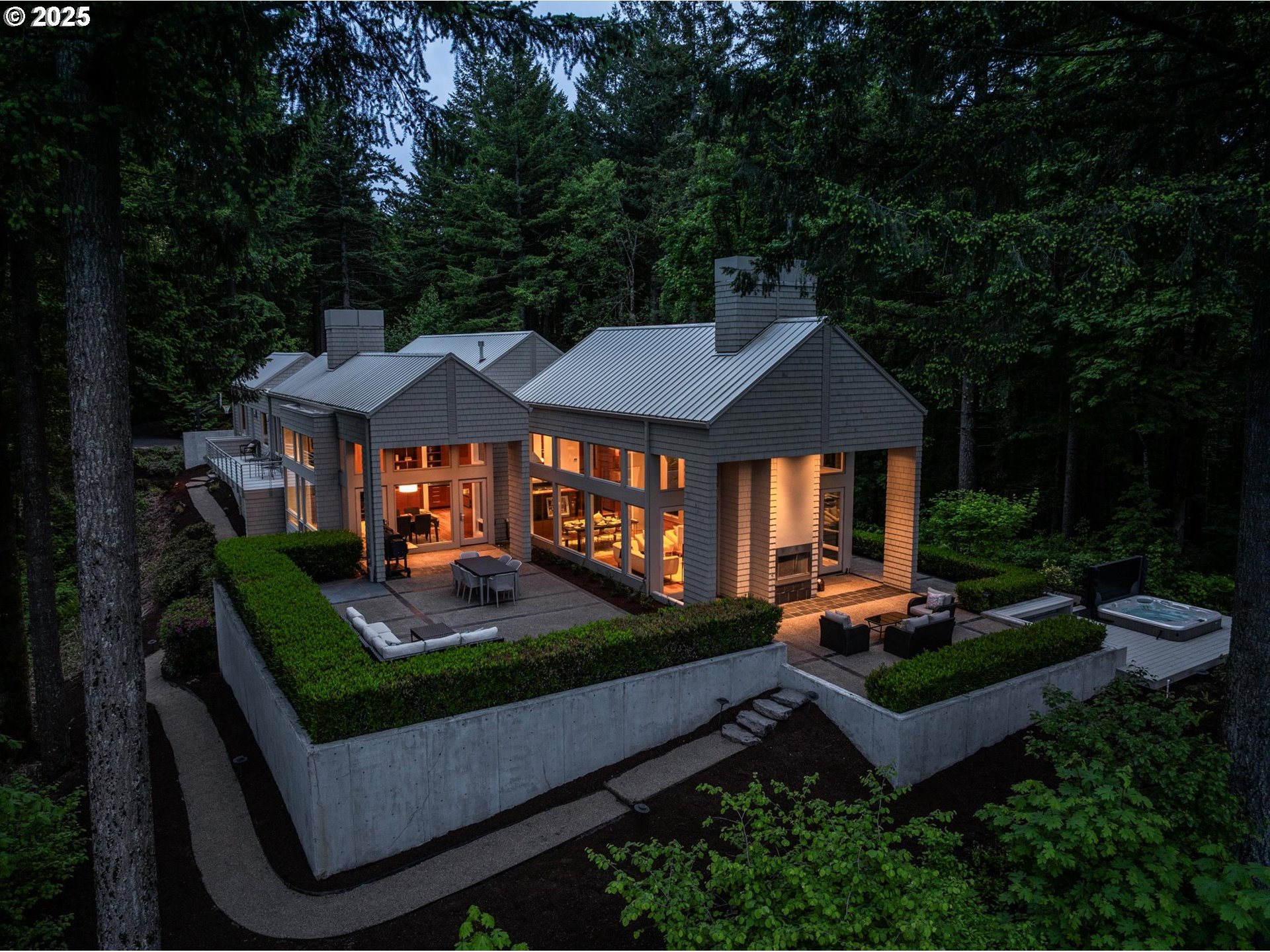 4140 NW THUNDER CREST RD