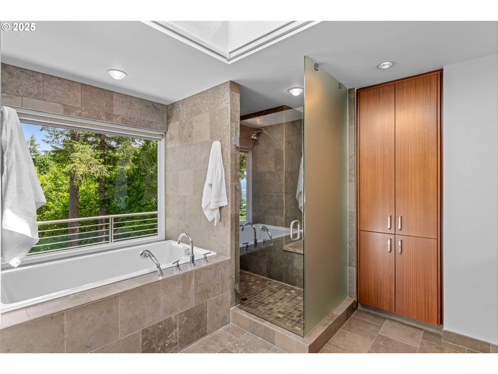 4140 NW THUNDER CREST RD