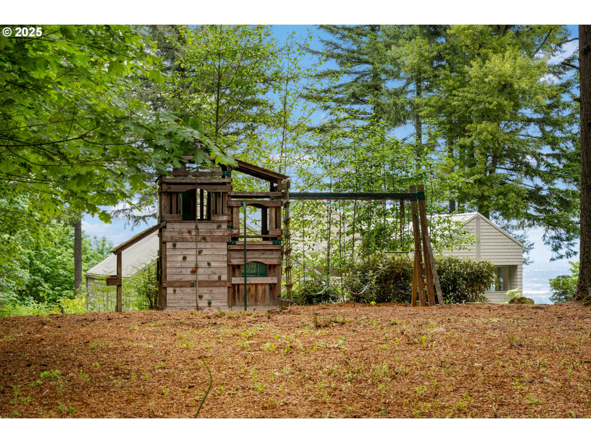 4140 NW THUNDER CREST RD