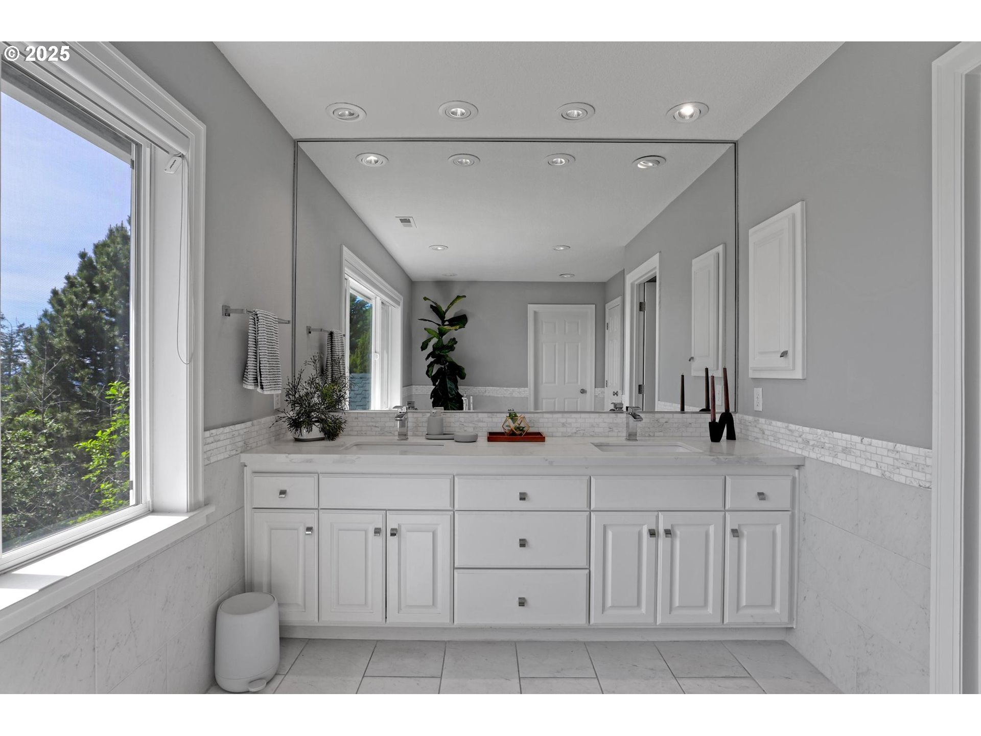 1811 NW ROSEFINCH LN