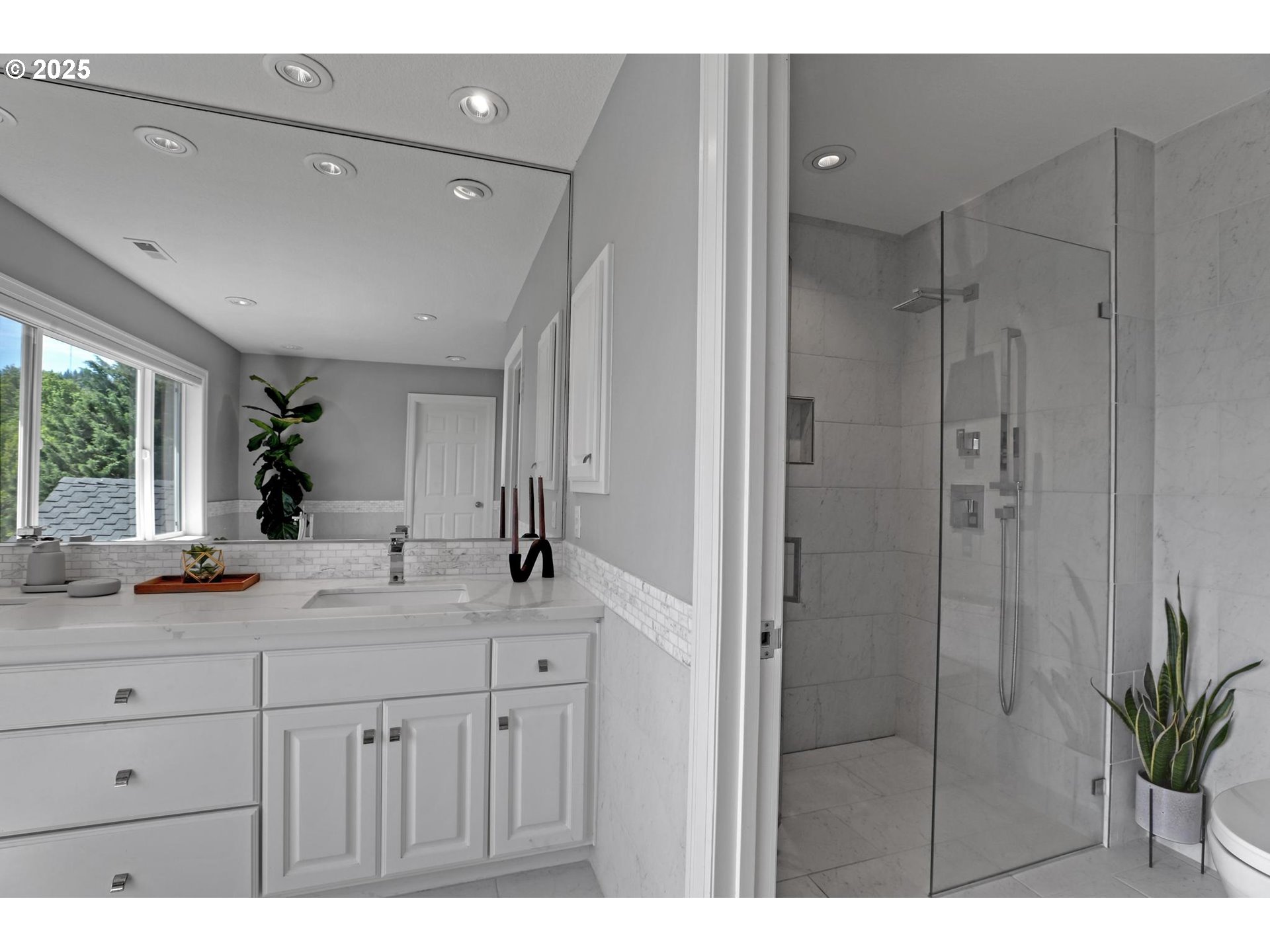 1811 NW ROSEFINCH LN