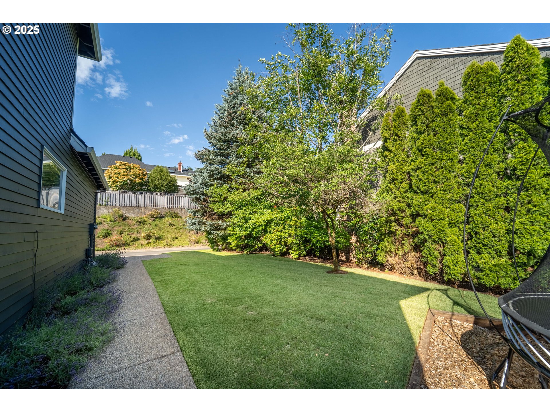 1811 NW ROSEFINCH LN