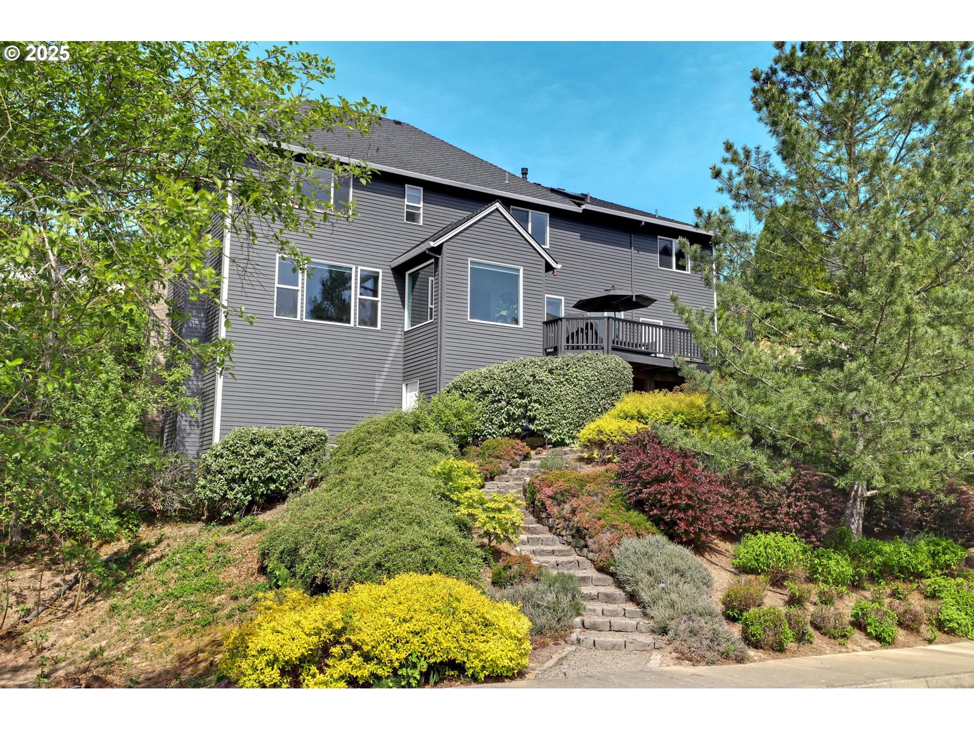 1811 NW ROSEFINCH LN