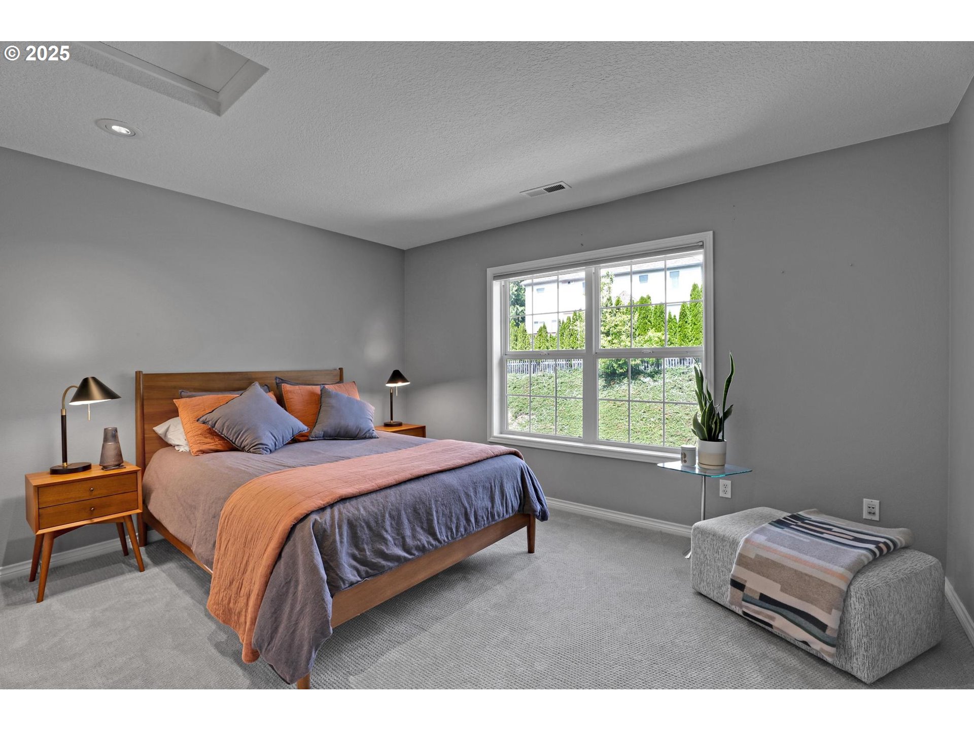 1811 NW ROSEFINCH LN