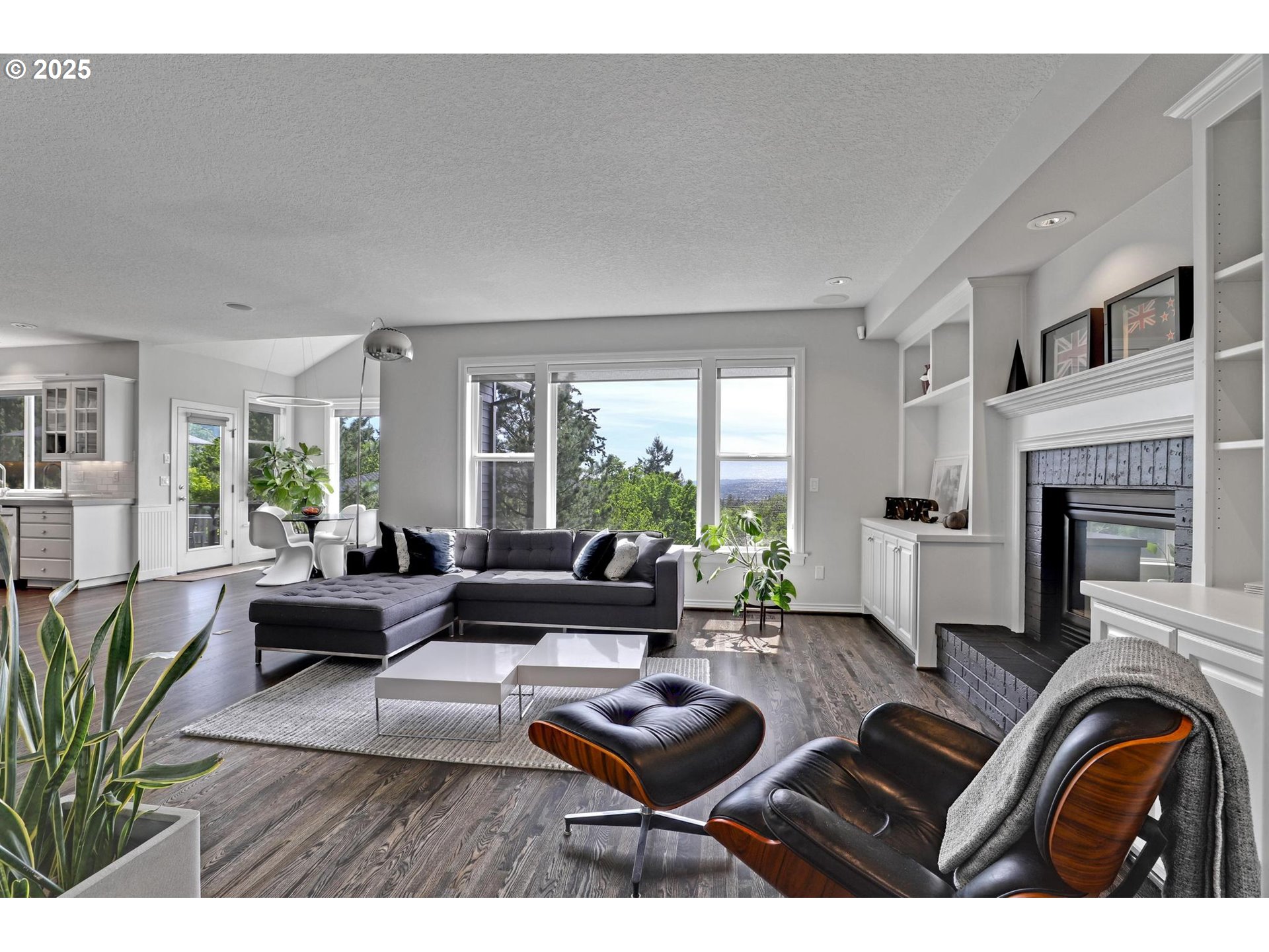 1811 NW ROSEFINCH LN