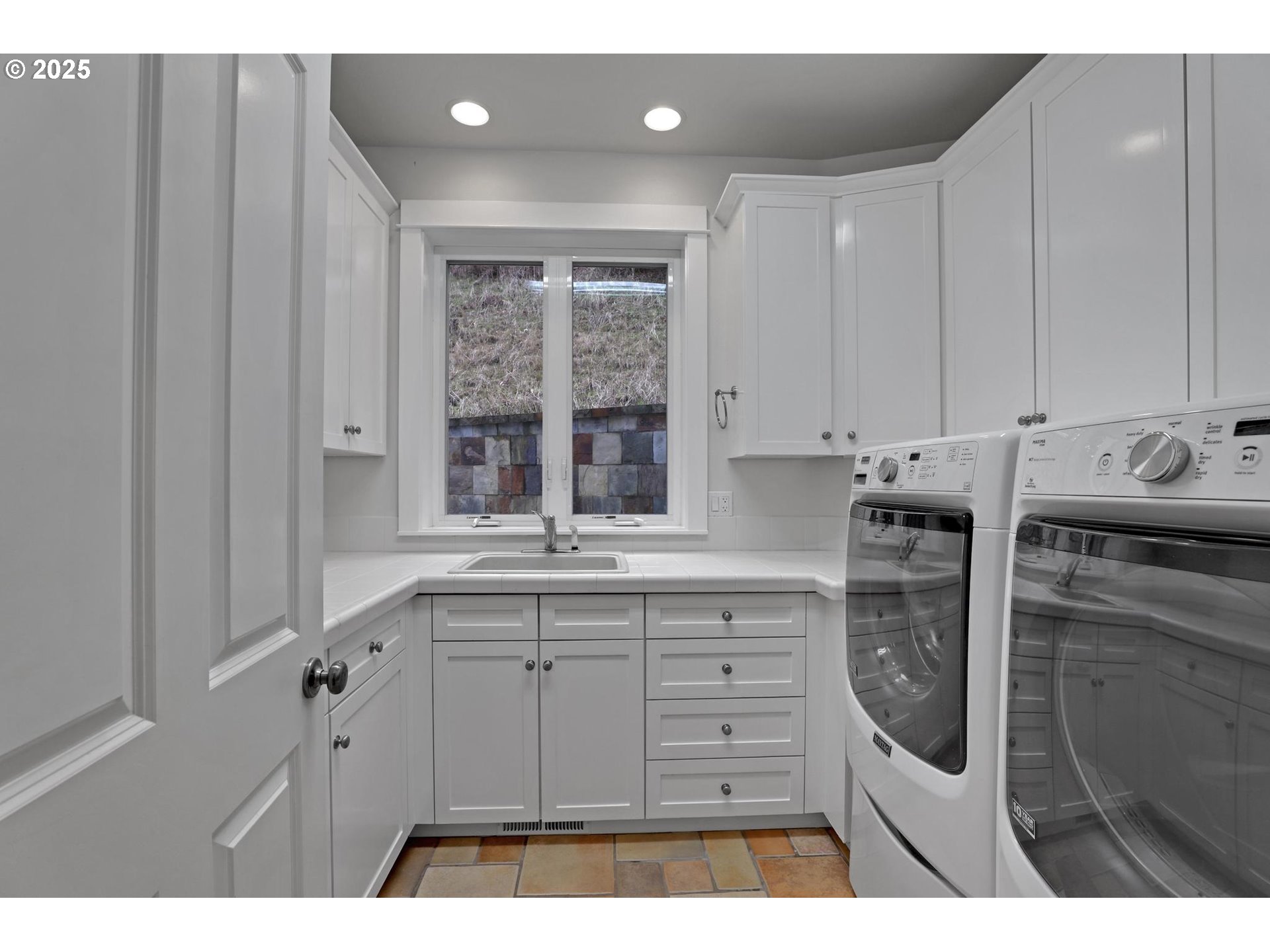 8711 NW TERRACEVIEW CT