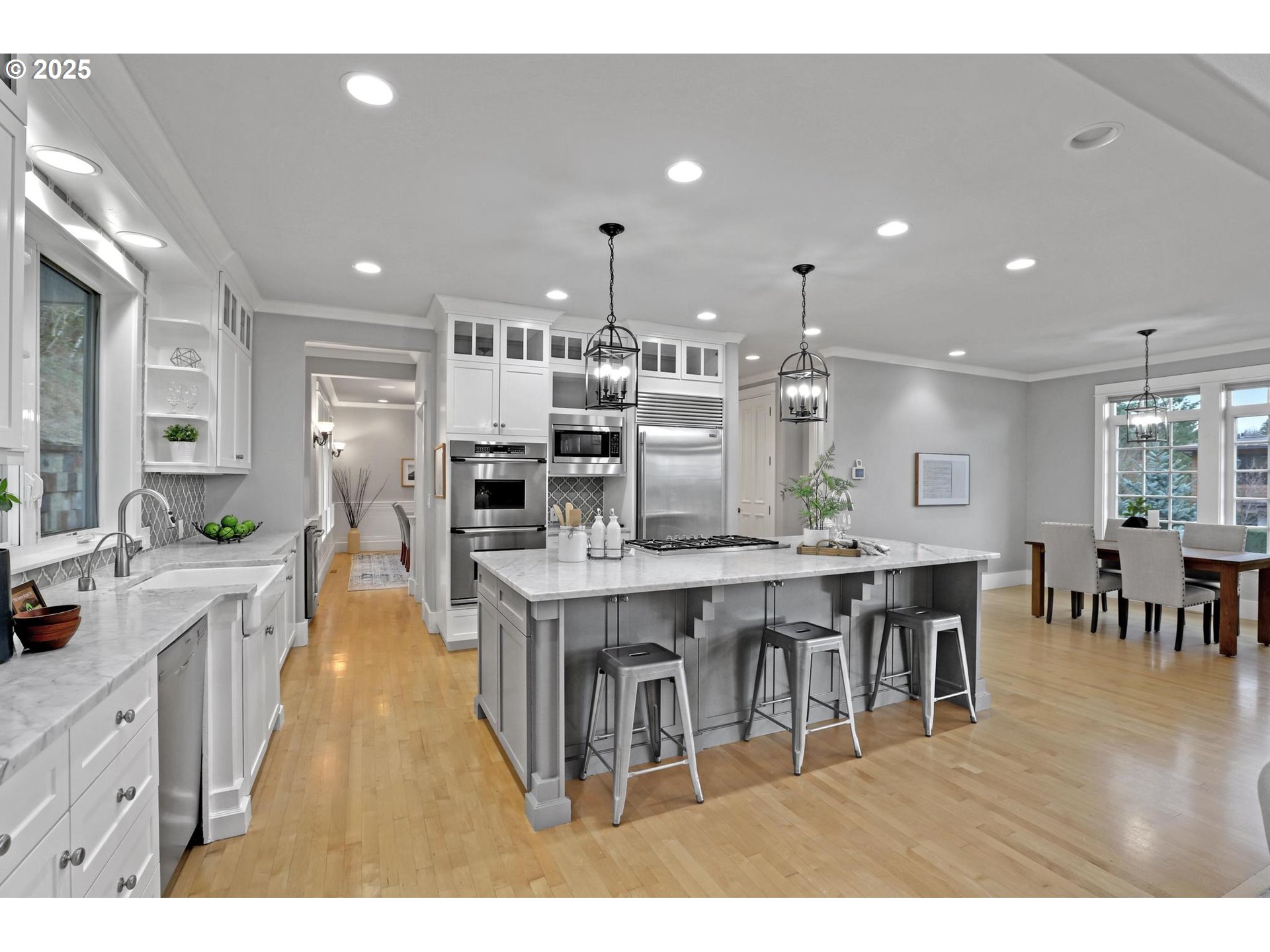 8711 NW TERRACEVIEW CT