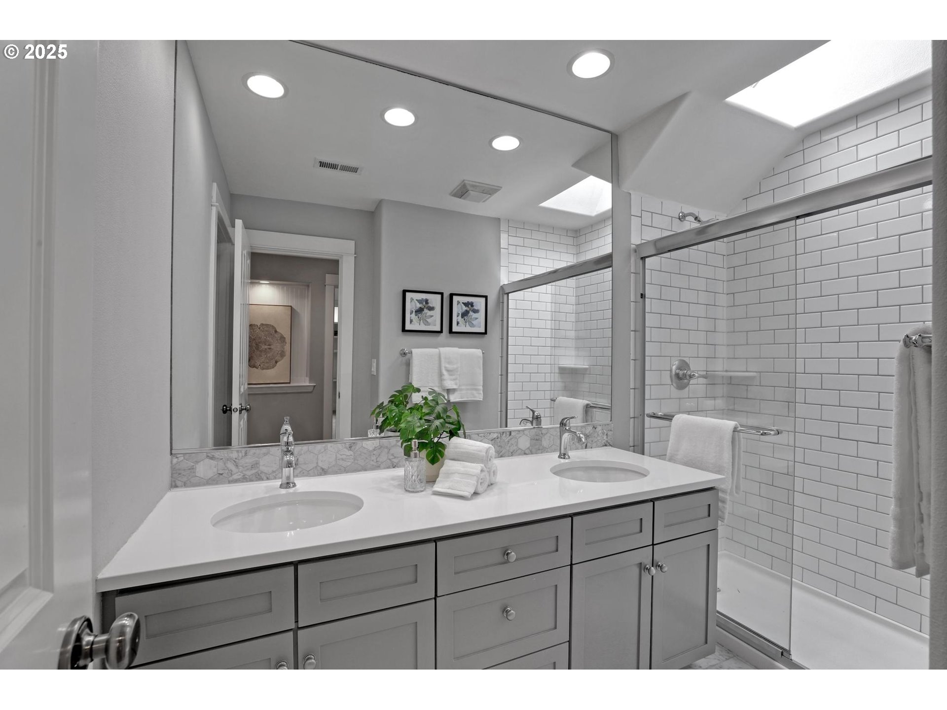 8711 NW TERRACEVIEW CT