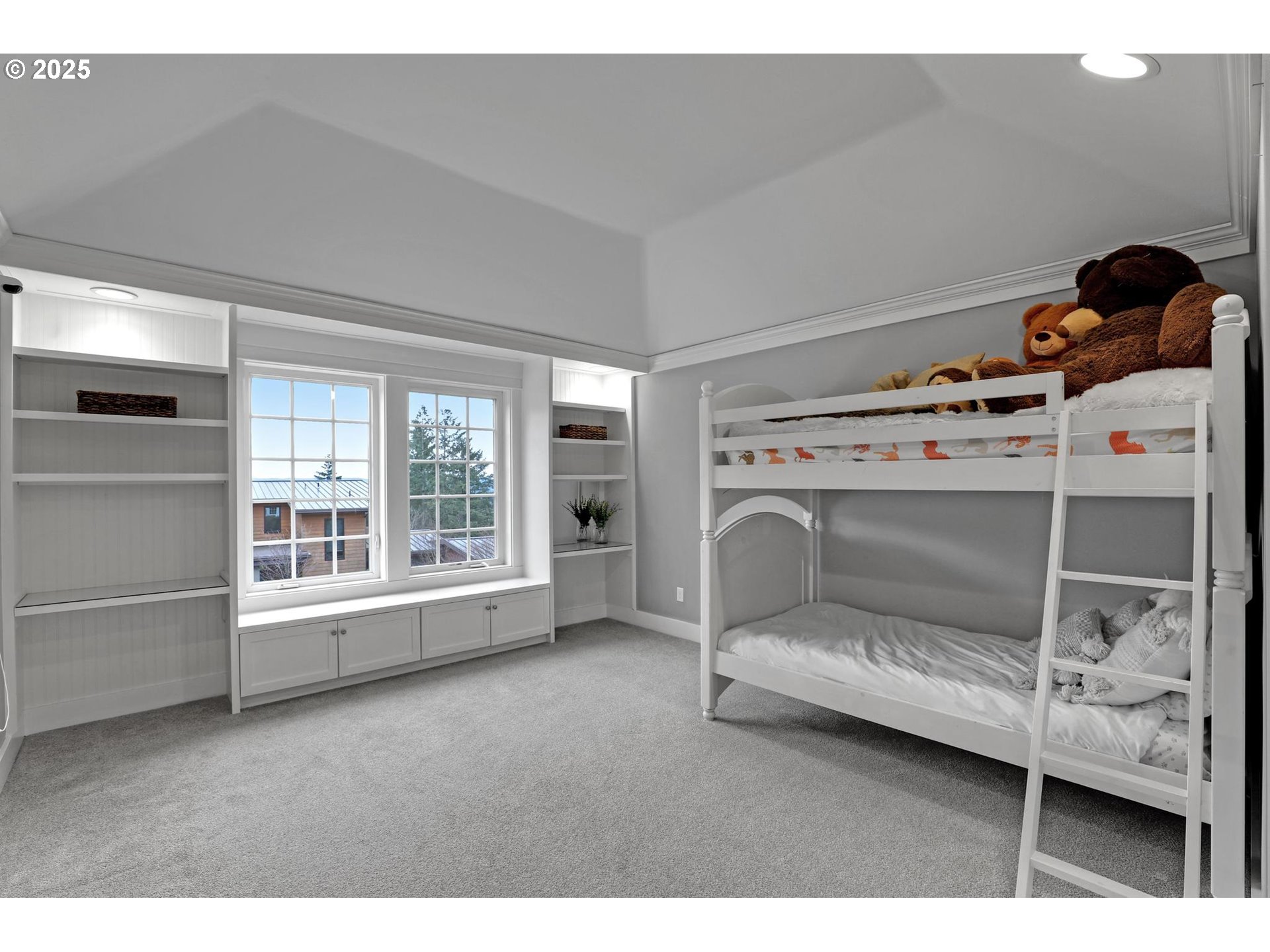 8711 NW TERRACEVIEW CT