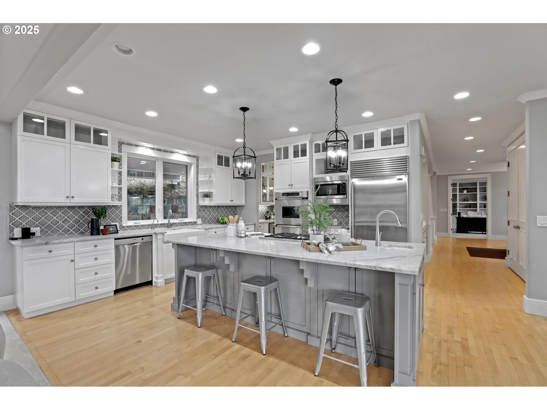 8711 NW TERRACEVIEW CT