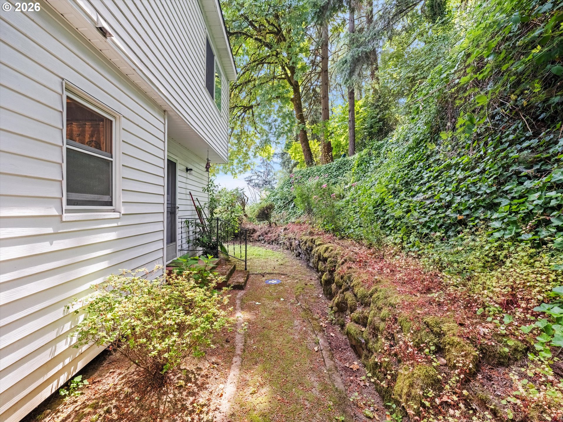 21635 WILLAMETTE DR
