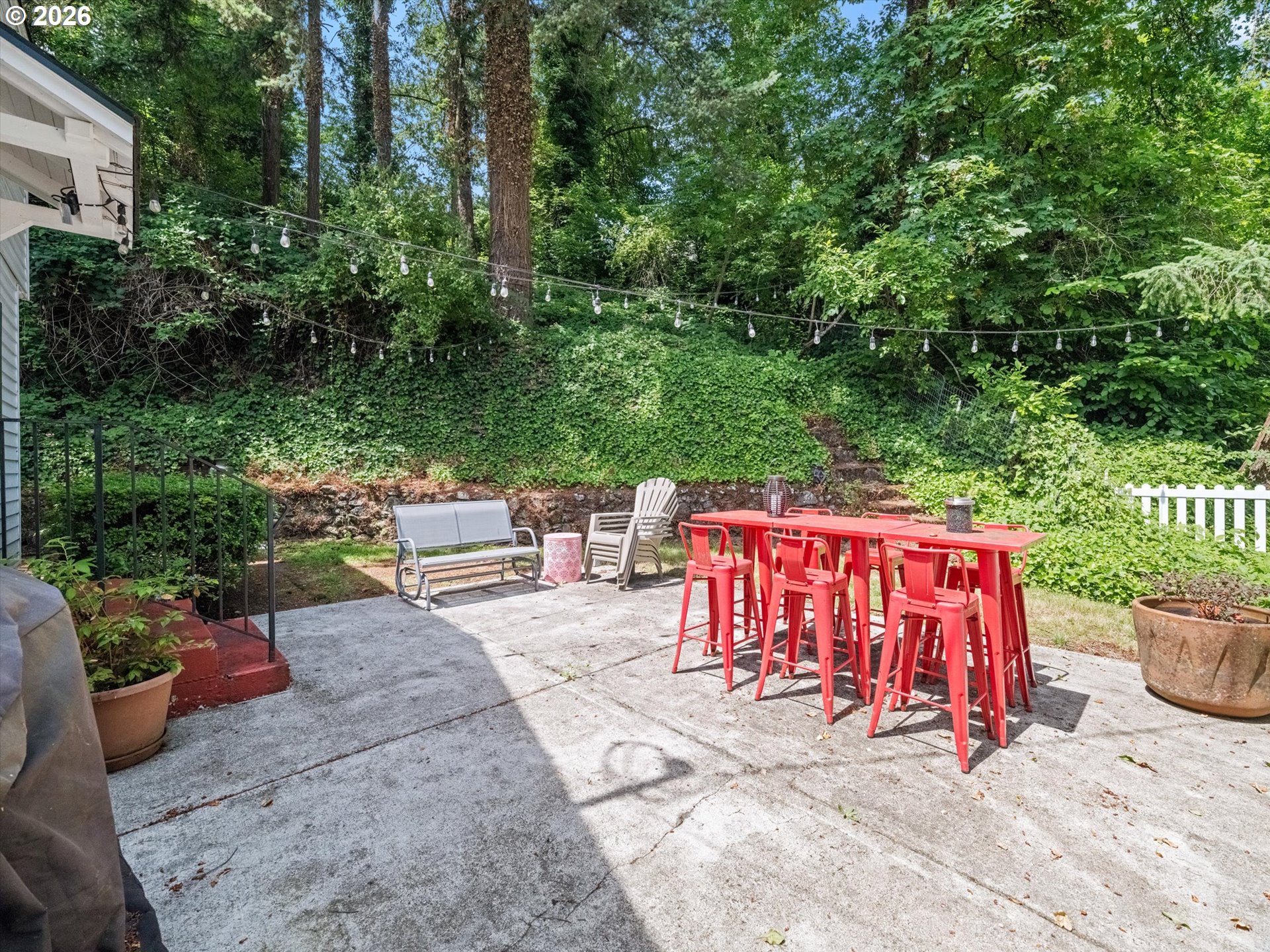 21635 WILLAMETTE DR
