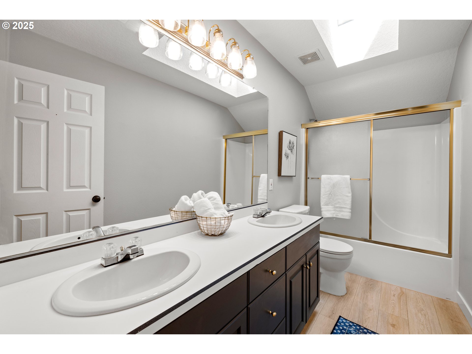 28563 SW CASCADE LOOP