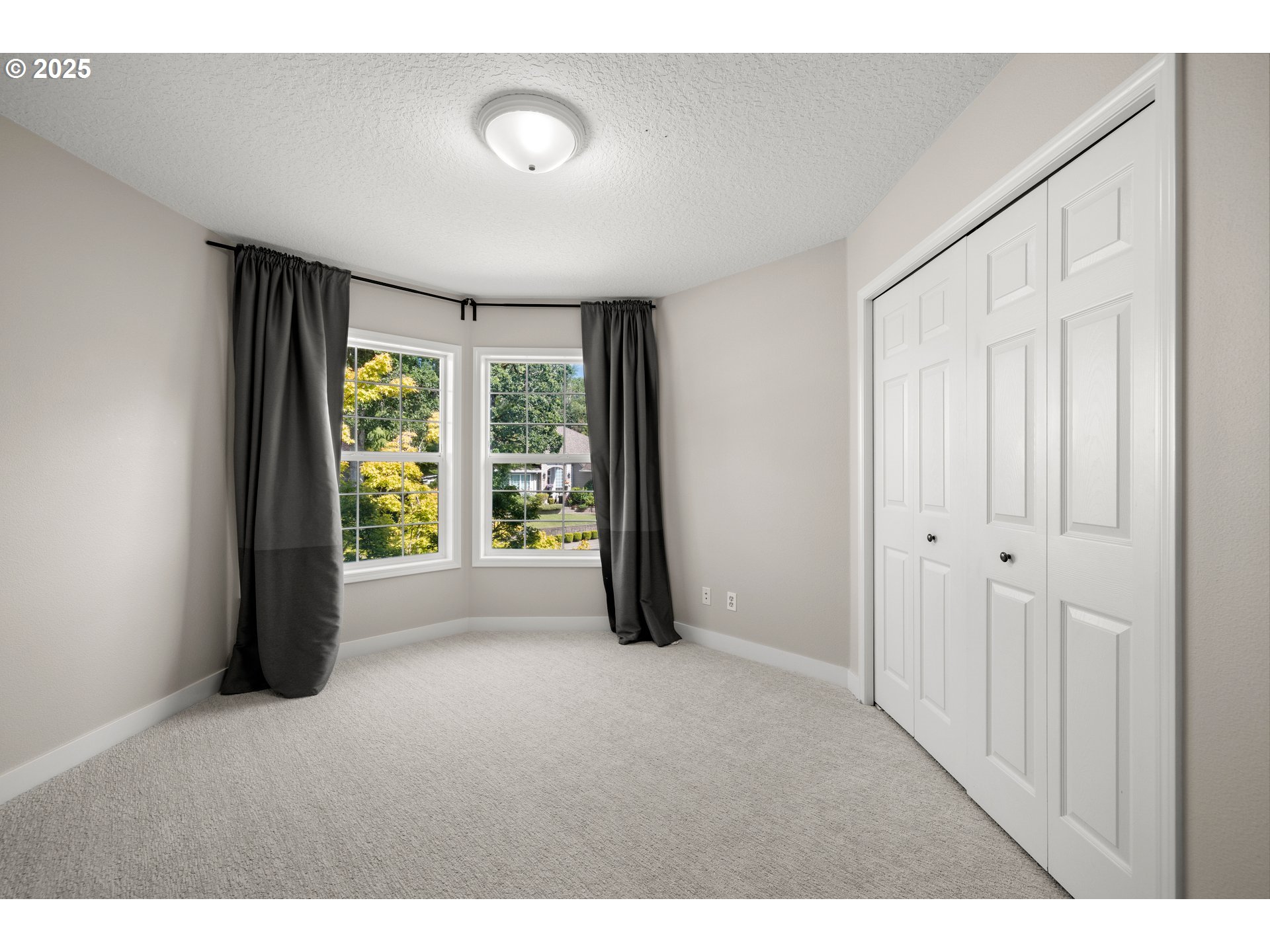 28563 SW CASCADE LOOP