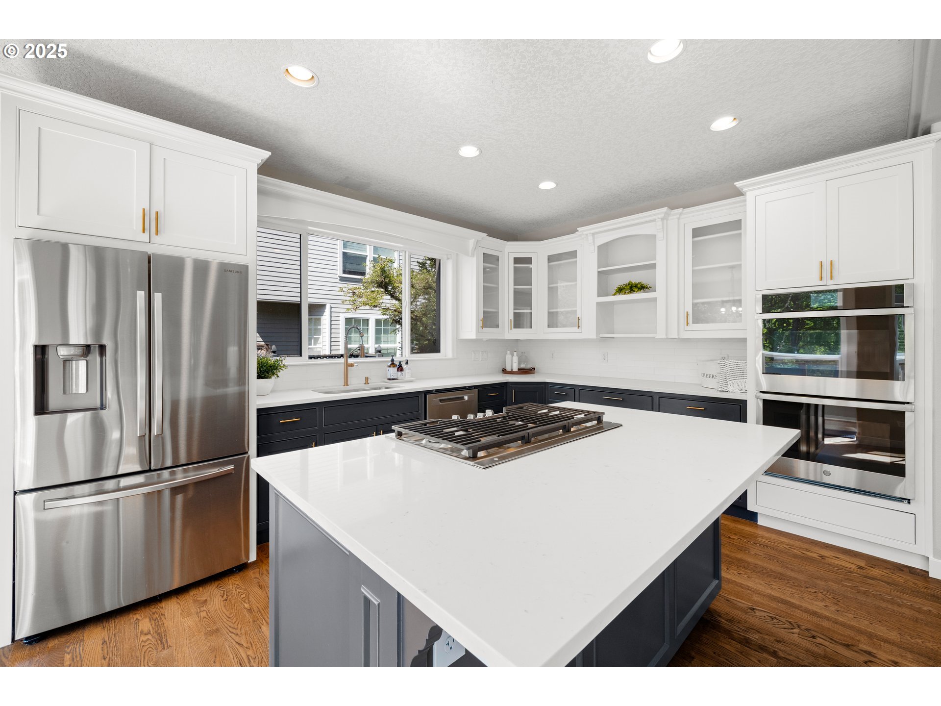 28563 SW CASCADE LOOP