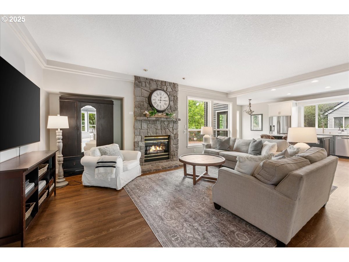 28563 SW CASCADE LOOP