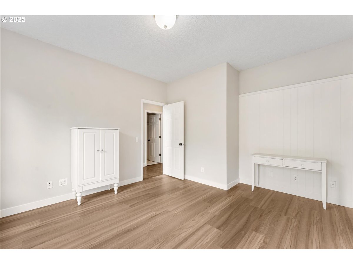 28563 SW CASCADE LOOP