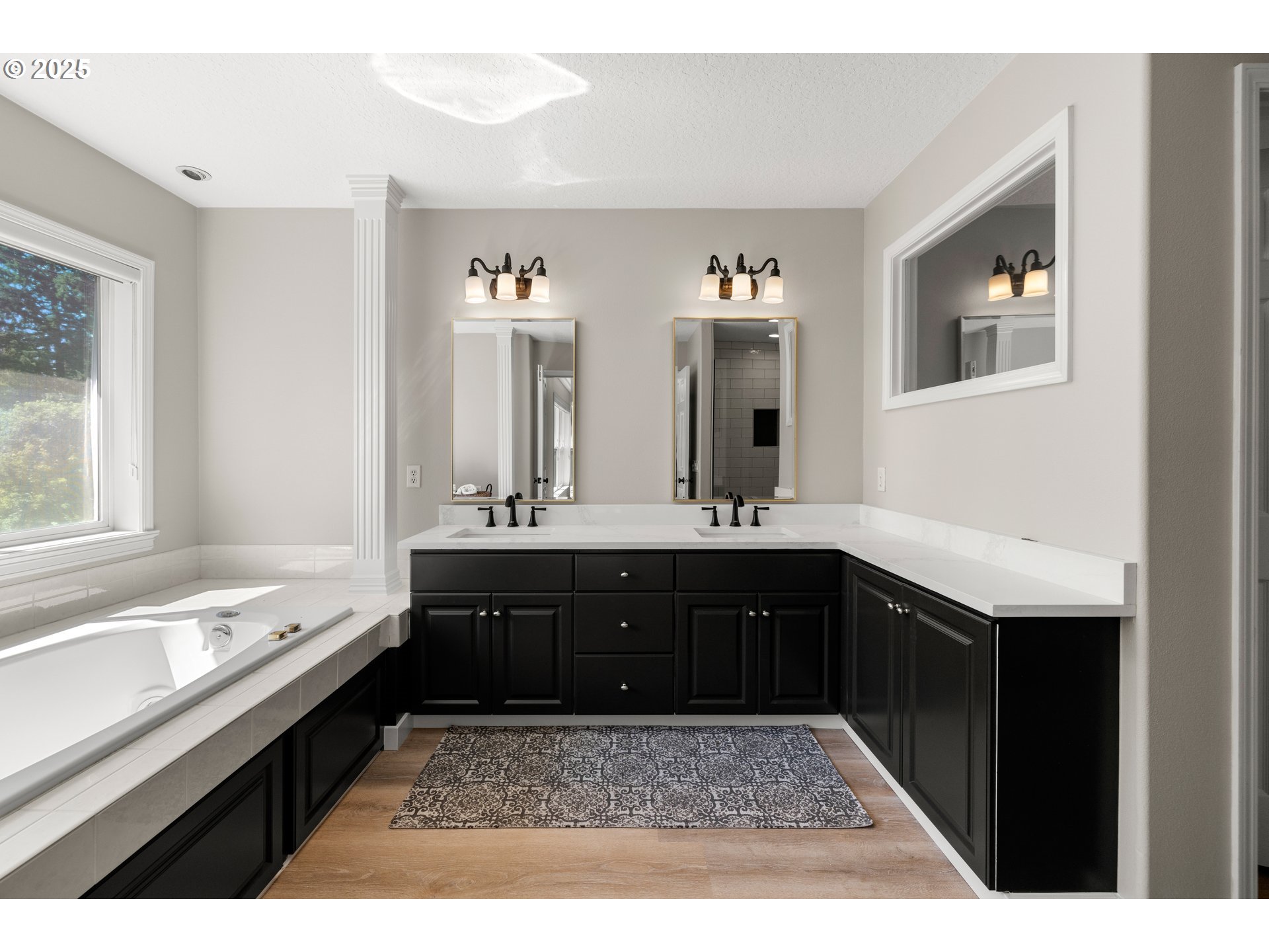 28563 SW CASCADE LOOP