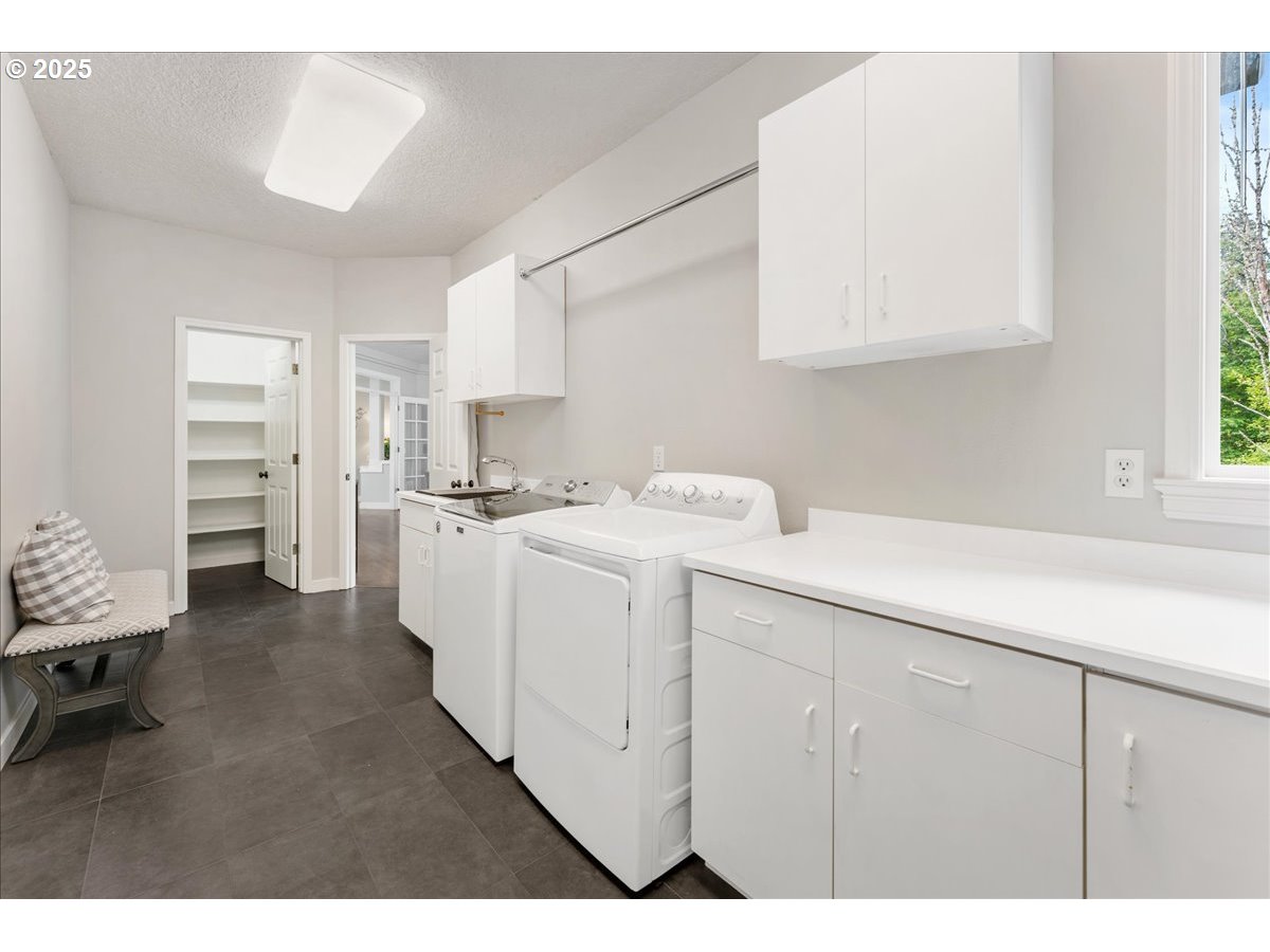 28563 SW CASCADE LOOP