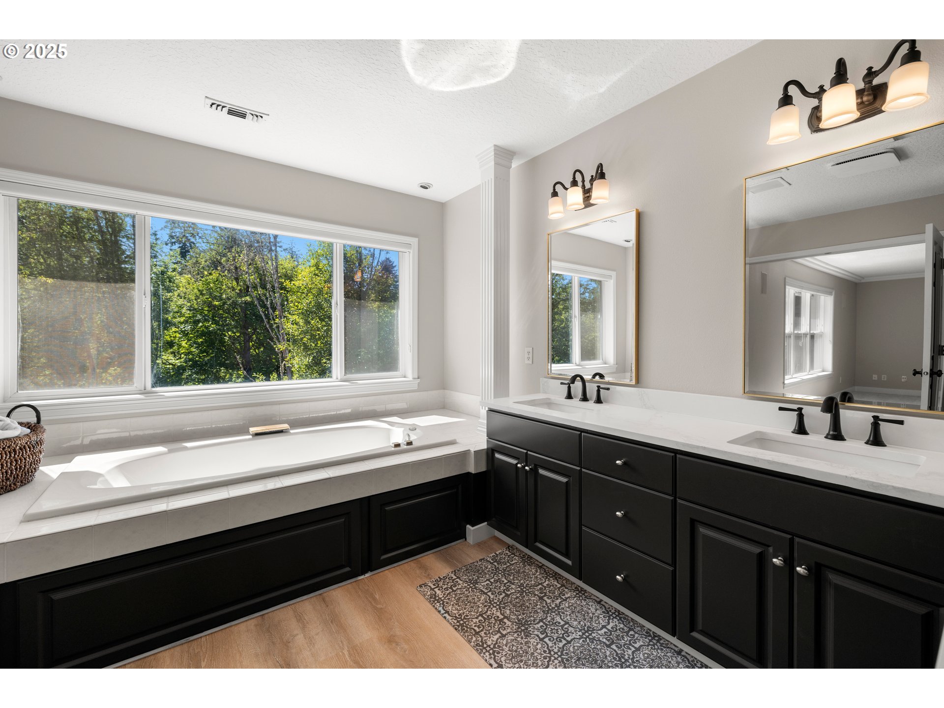 28563 SW CASCADE LOOP