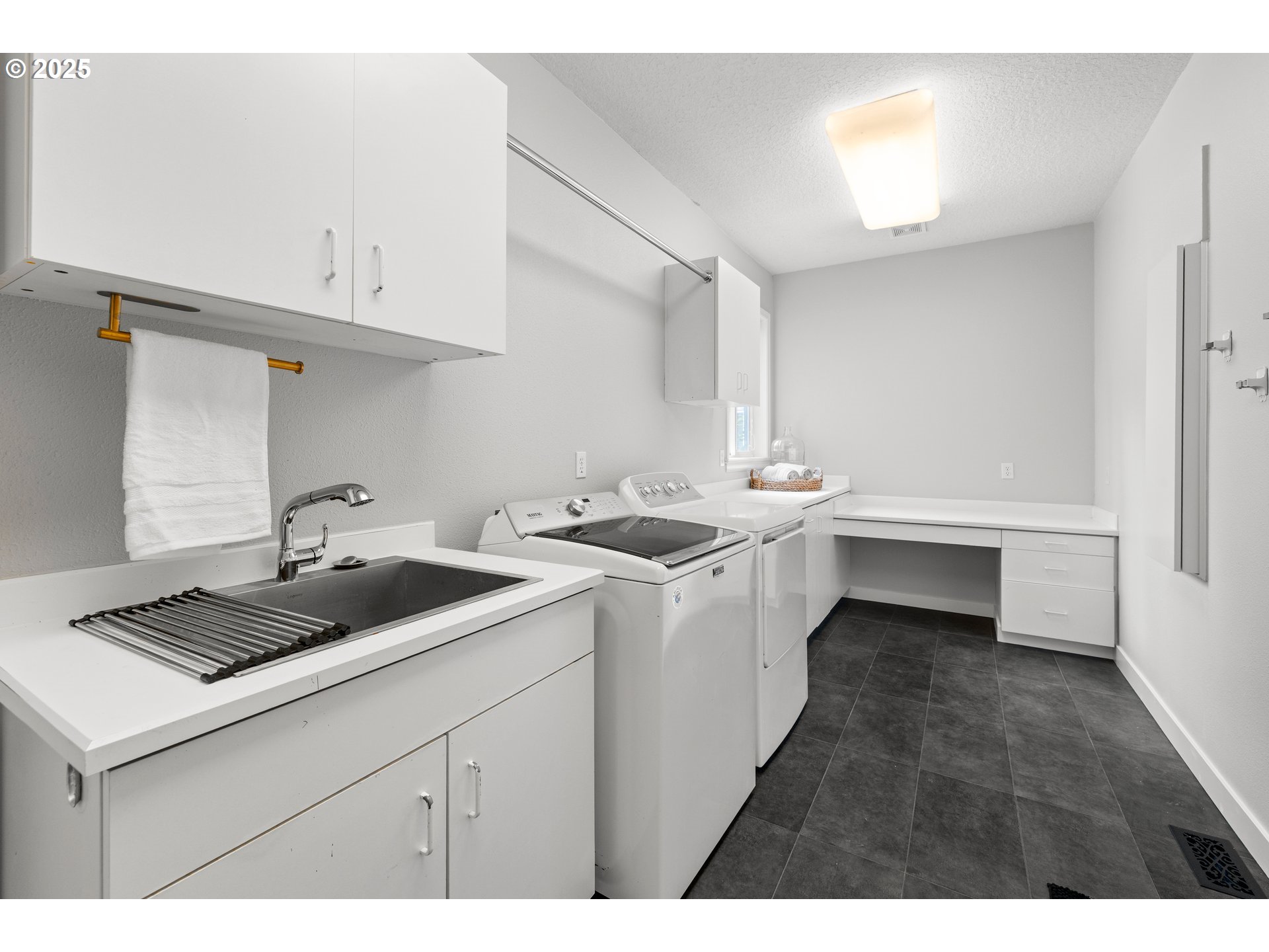 28563 SW CASCADE LOOP