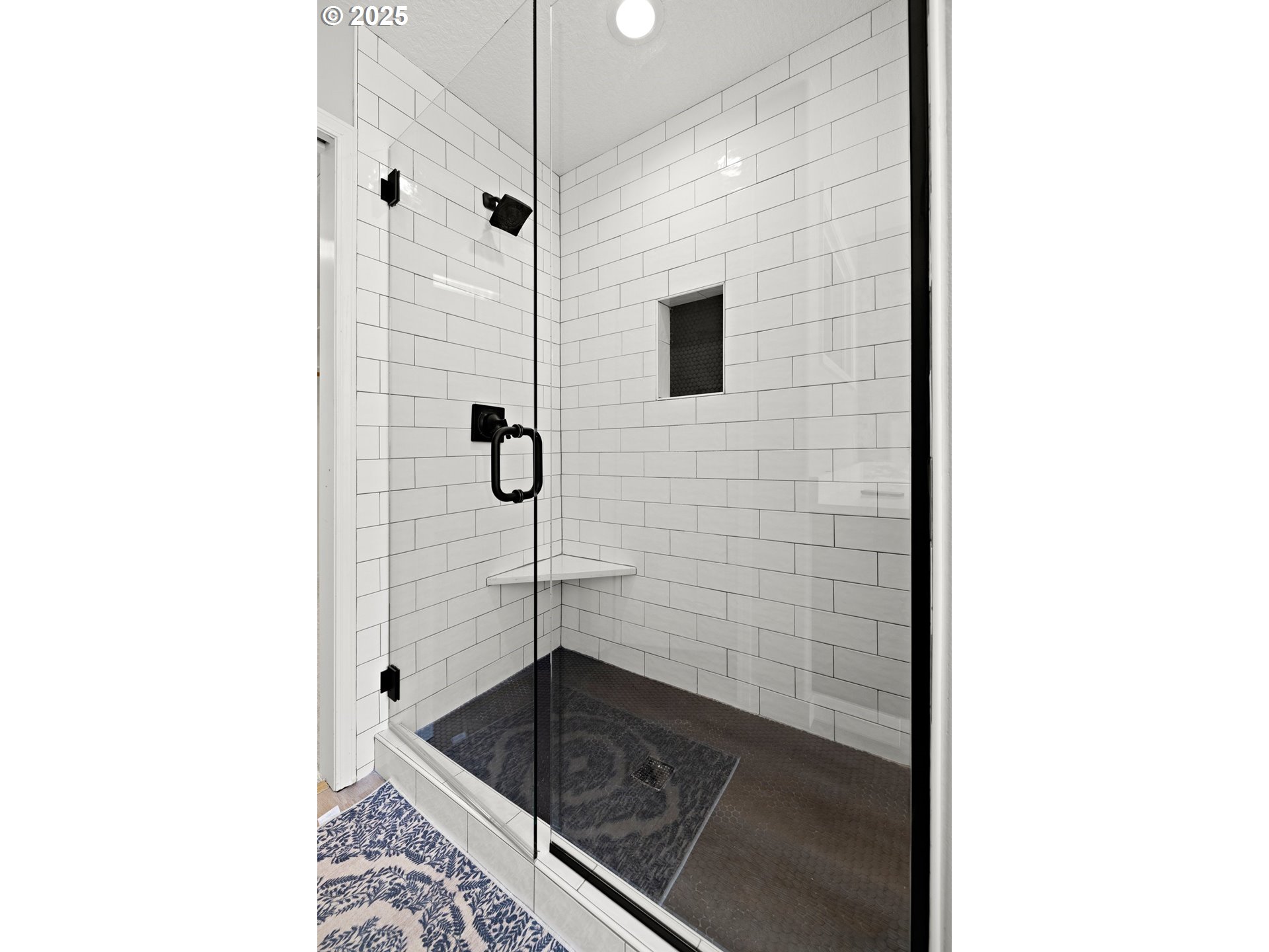 28563 SW CASCADE LOOP